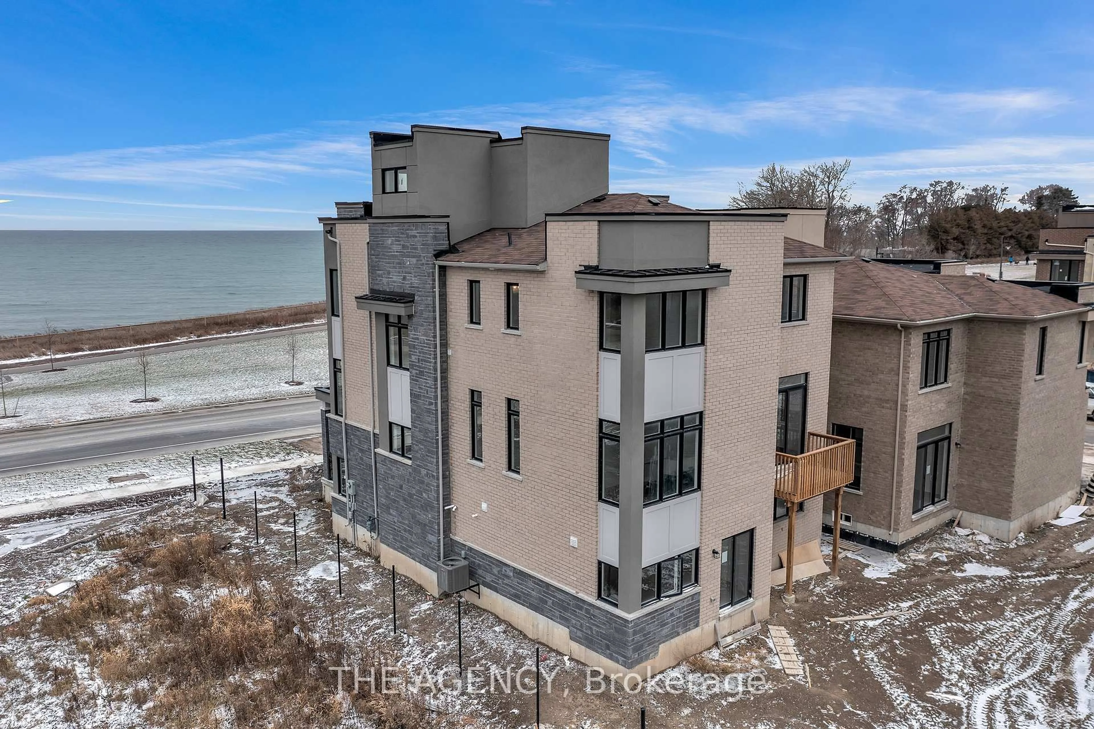 A pic from outside/outdoor area/front of a property/back of a property/a pic from drone, building for 275 Port Darlington Rd, Clarington Ontario L1C 4B1