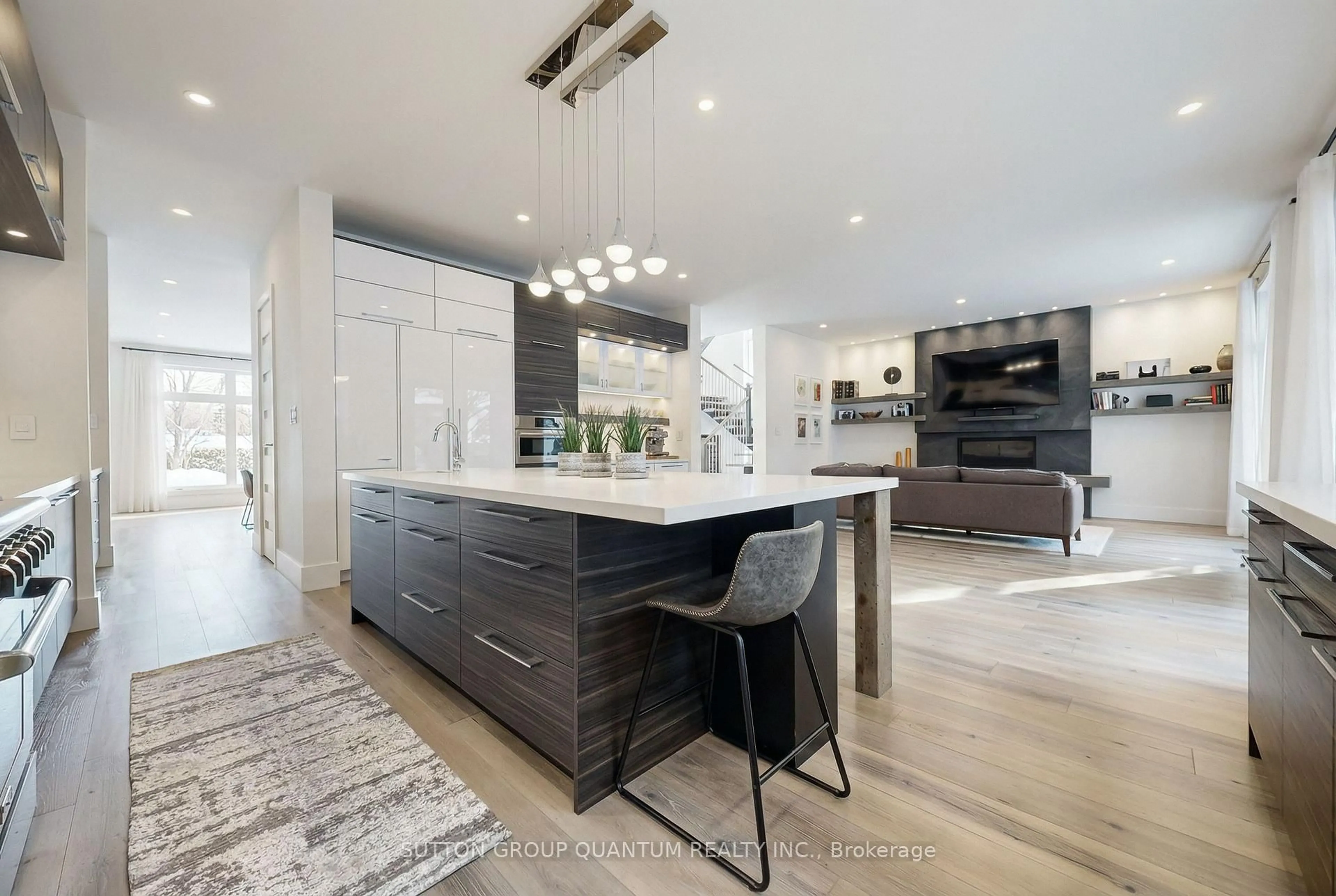 Contemporary kitchen, unknown for 700 Hillcrest Rd, Pickering Ontario L1W 2P1