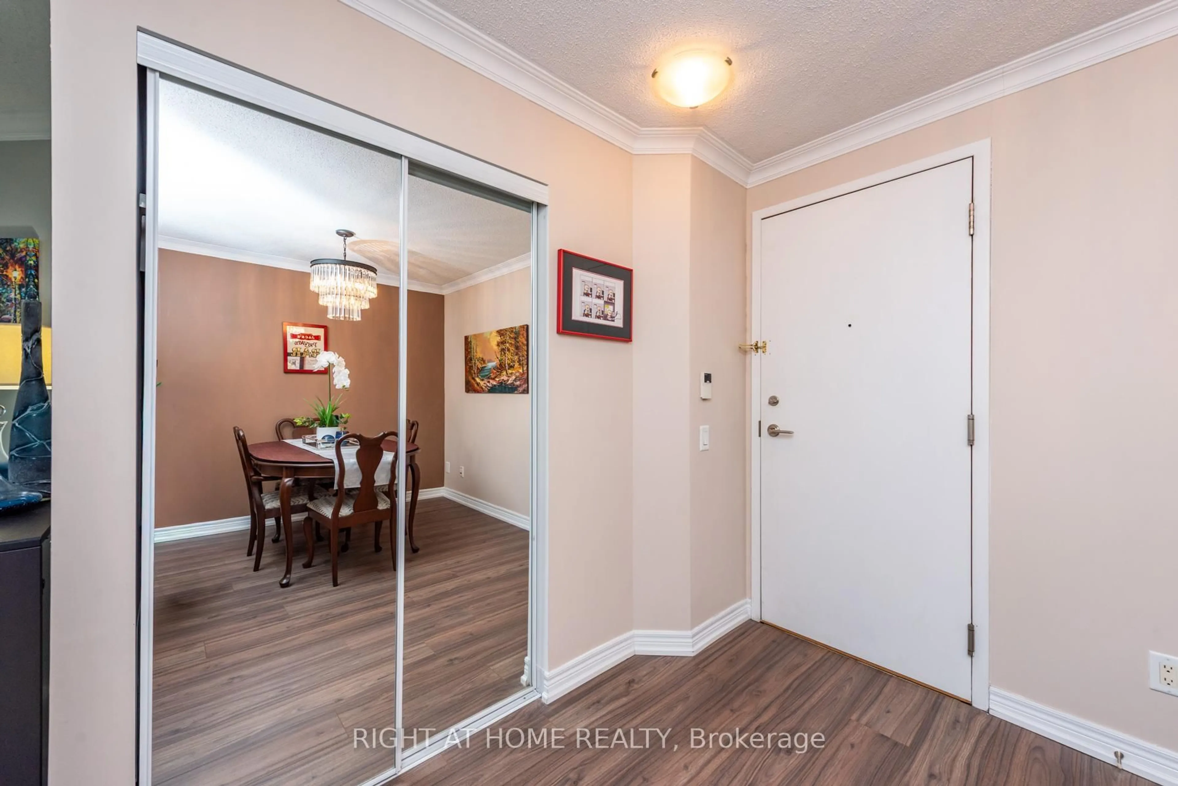 Indoor entryway for 83 Borough Dr #2415, Toronto Ontario M1P 5E4