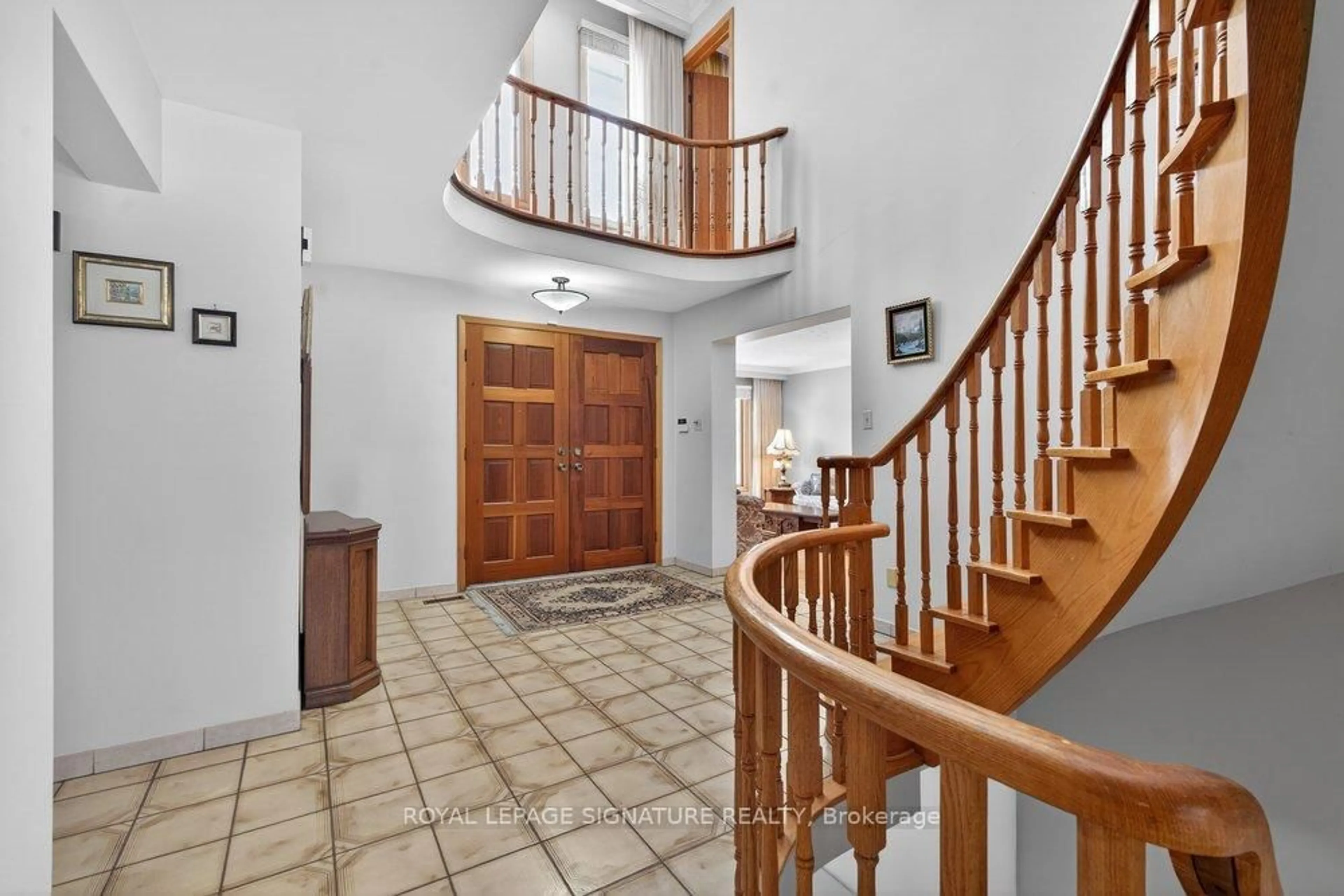 Indoor foyer for 52A Gooderham Dr, Toronto Ontario M1R 3G7