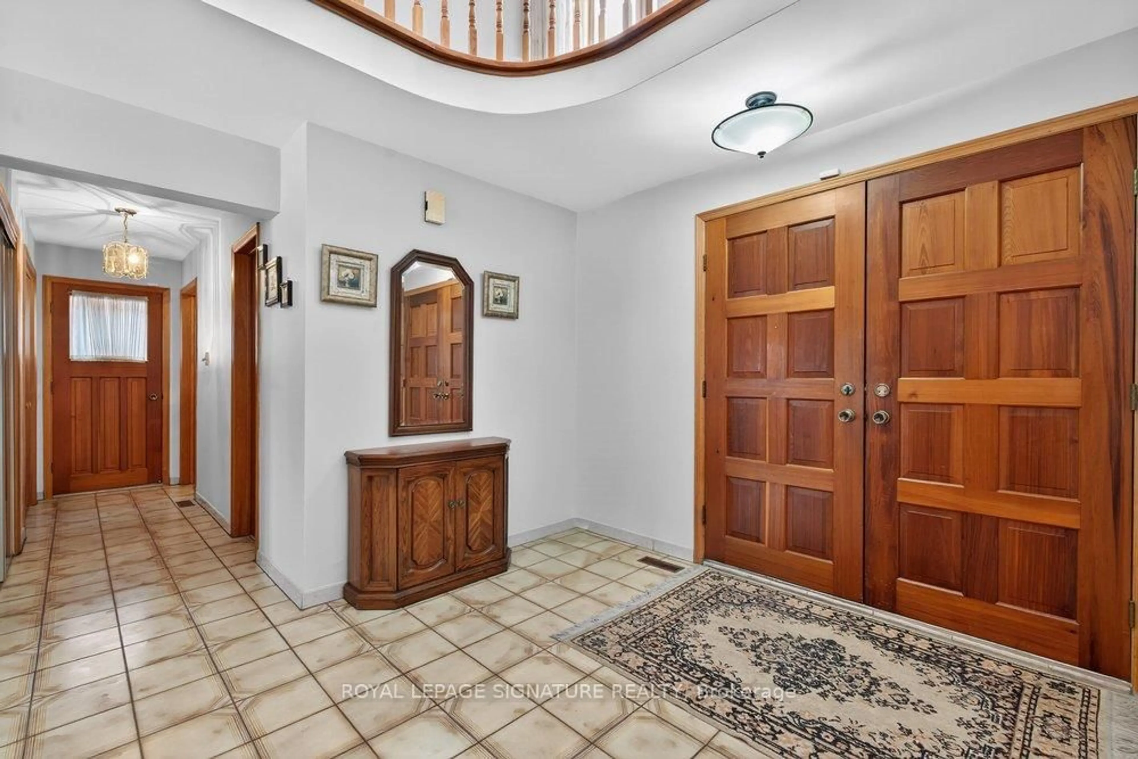 Indoor foyer for 52A Gooderham Dr, Toronto Ontario M1R 3G7