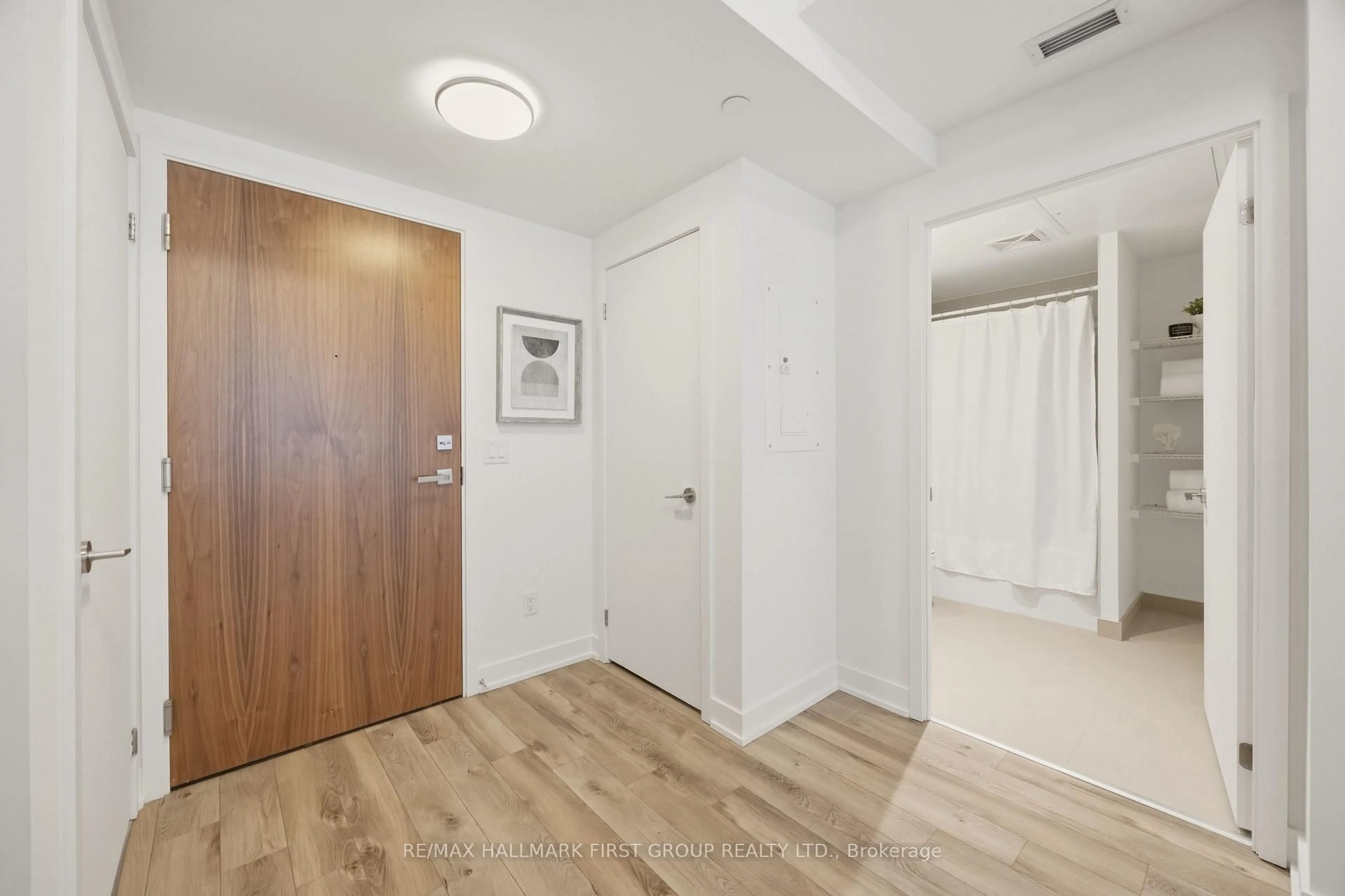 Indoor entryway for 30 Baseball Pl, Toronto Ontario M4M 0E8