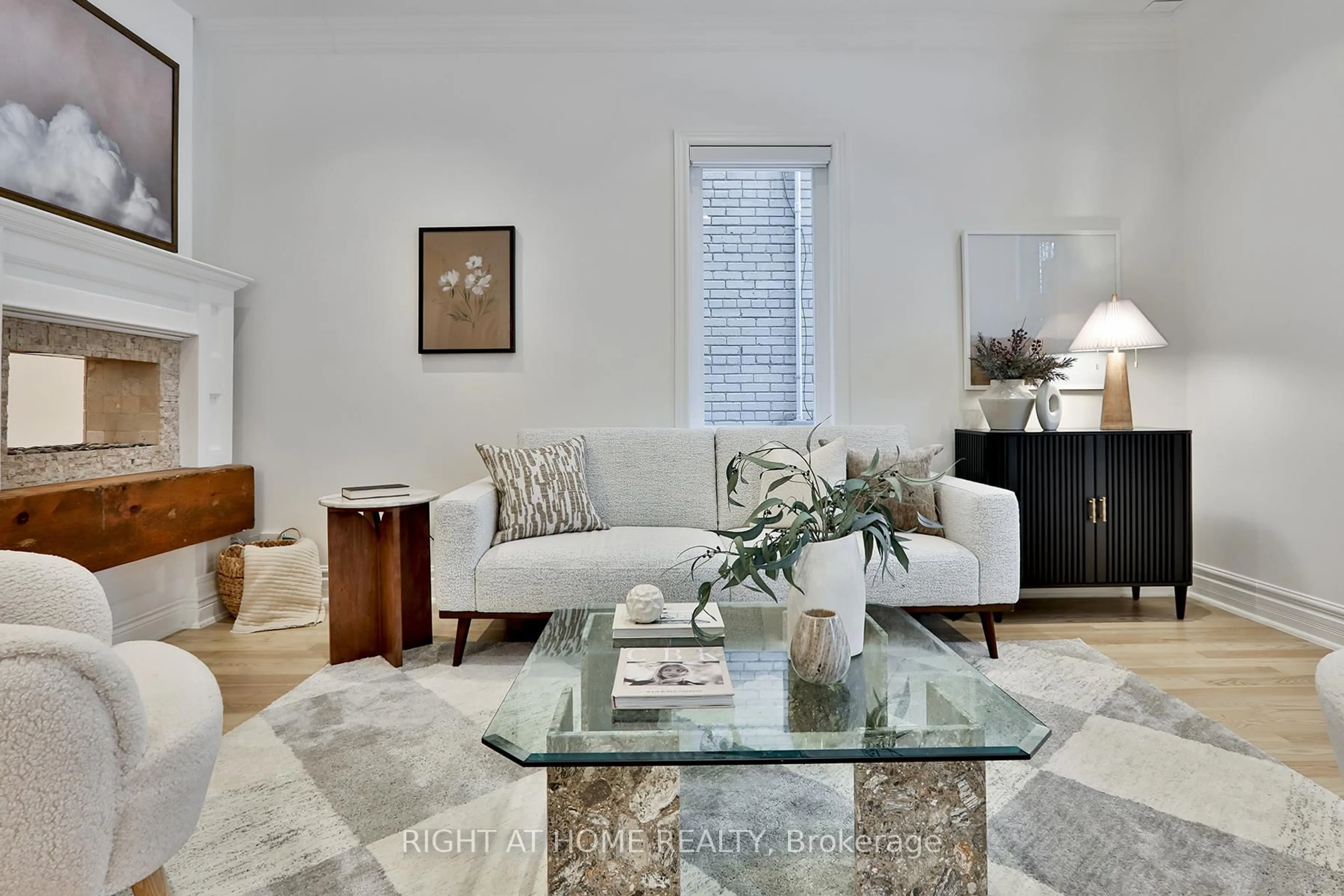 Living room with furniture, unknown for 135 Parkmount Rd, Toronto Ontario M4J 4V3