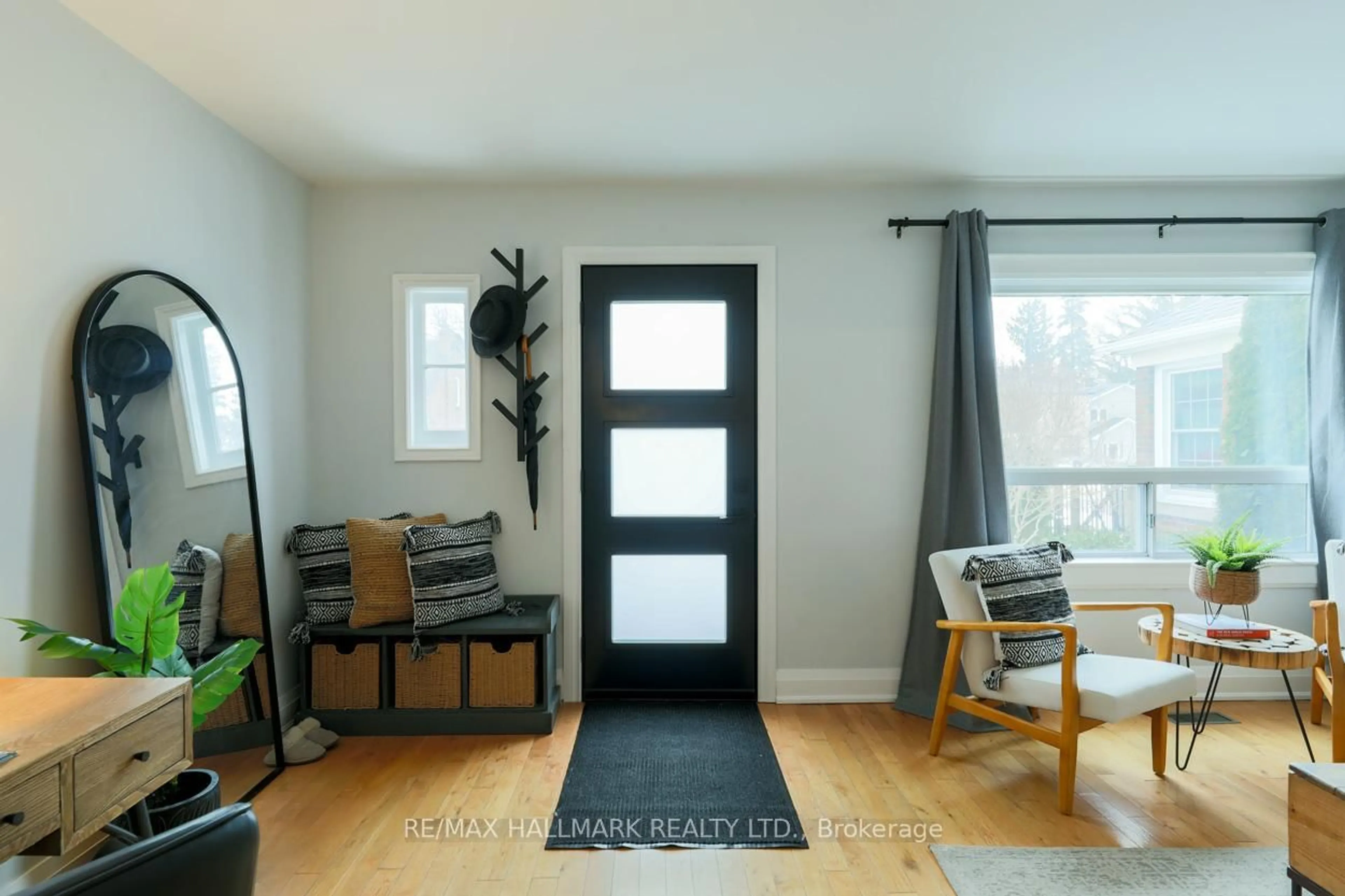 Indoor entryway for 28 Lynn Rd, Toronto Ontario M1N 2A4