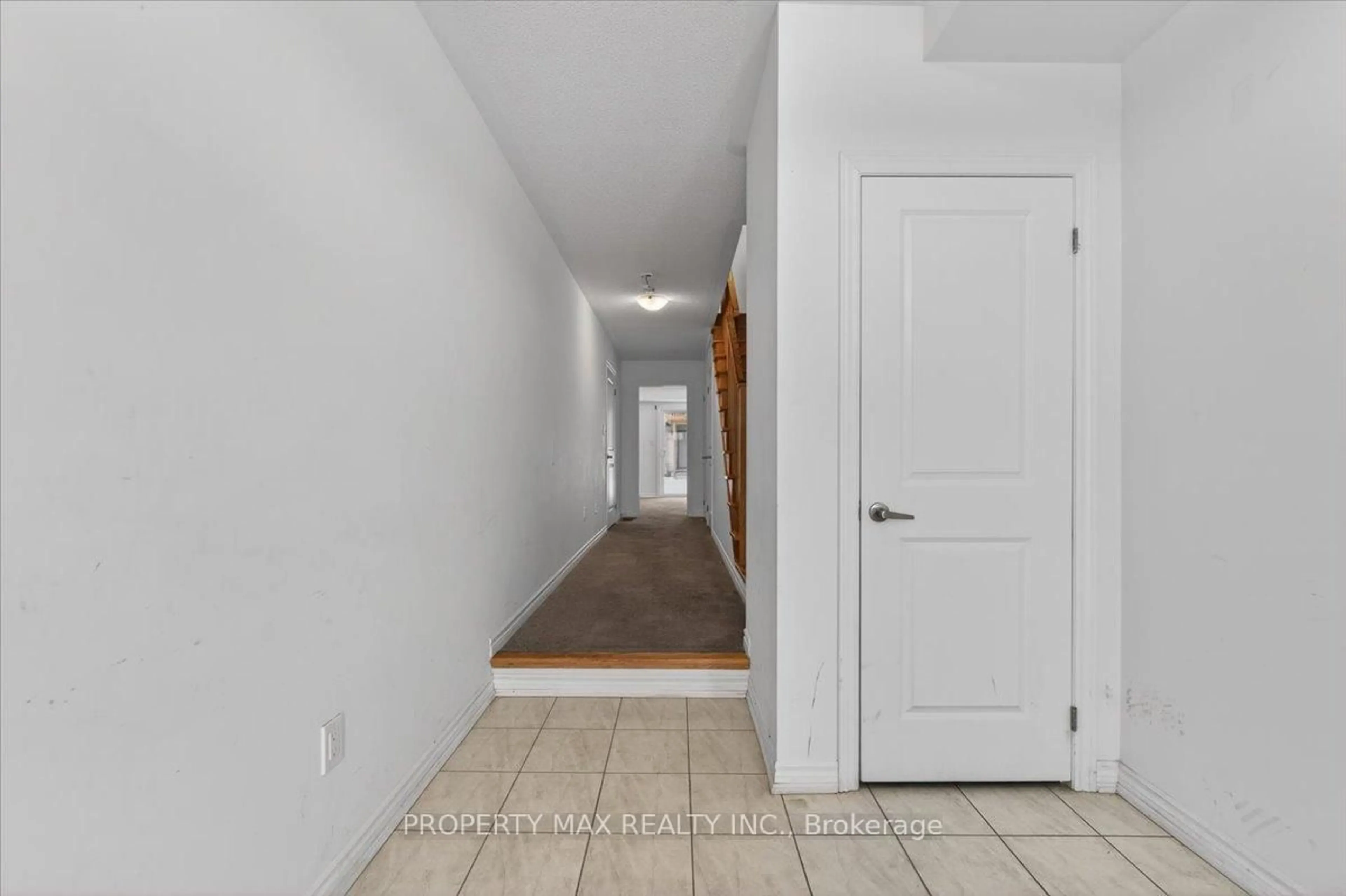 Indoor entryway for 775 Chinook Path, Oshawa Ontario L1H 0A7