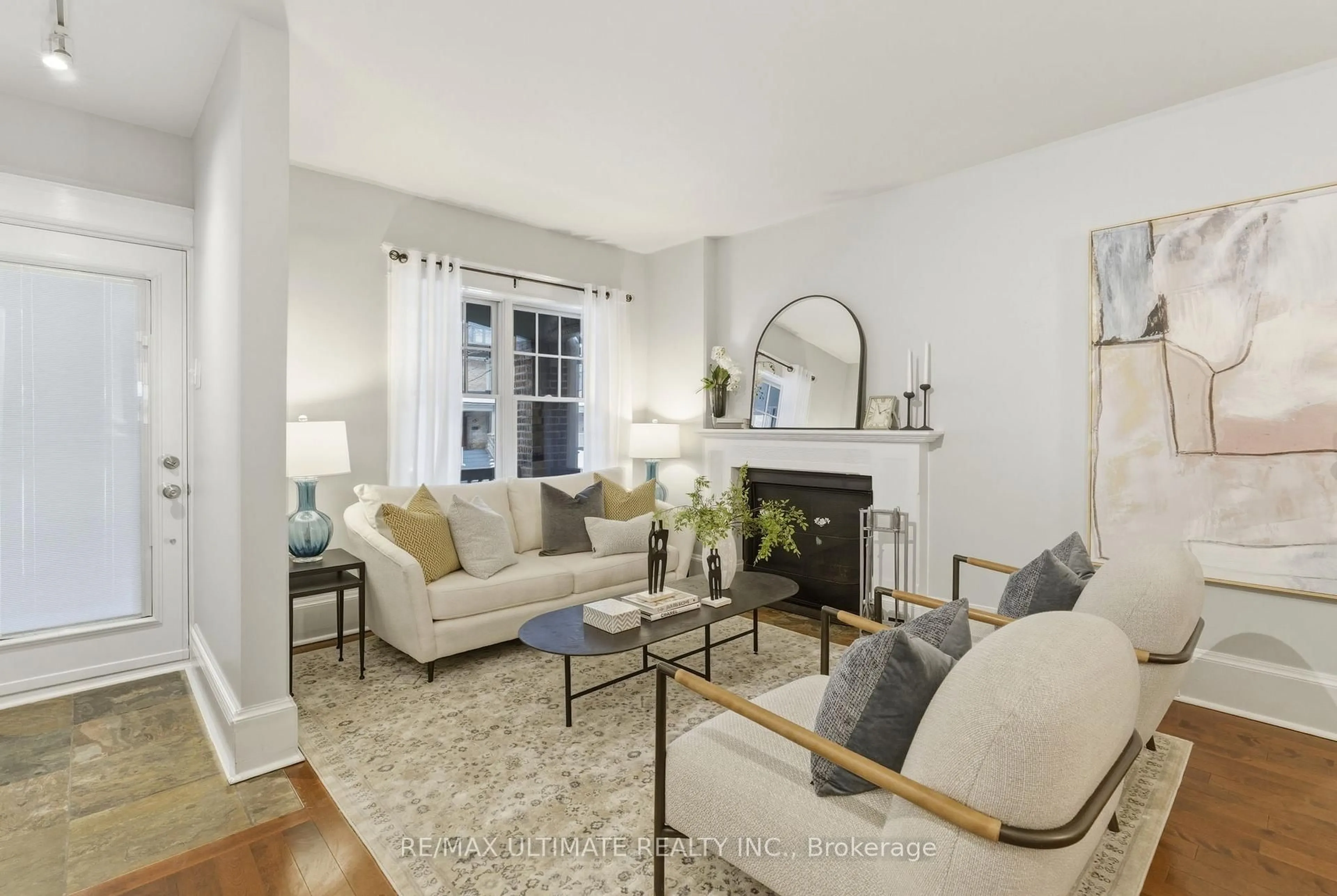 Living room with furniture, unknown for 27 Osborne Ave, Toronto Ontario M4E 3A8