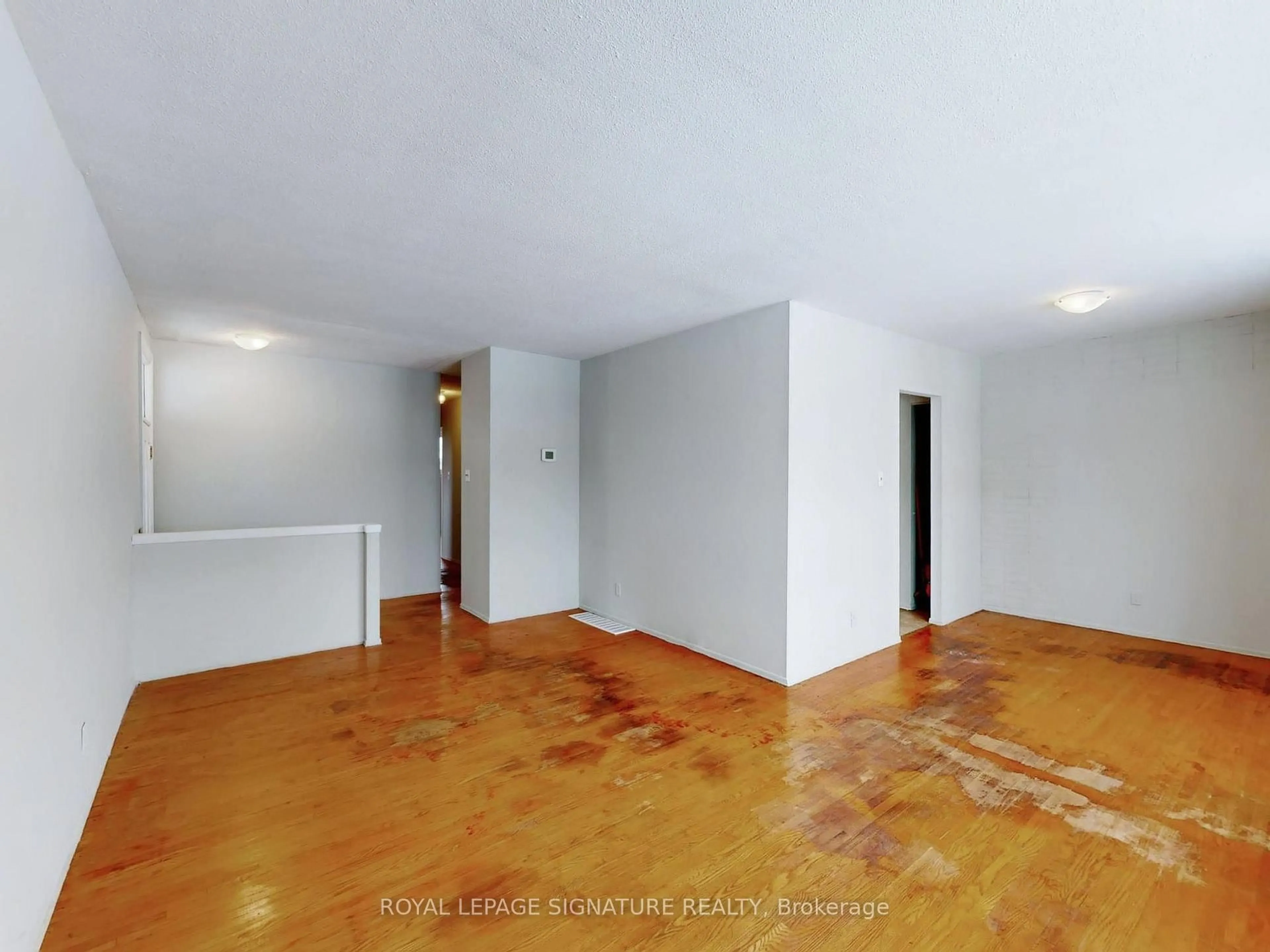 A pic of a room for 791 Oliva St, Pickering Ontario L1W 2V9