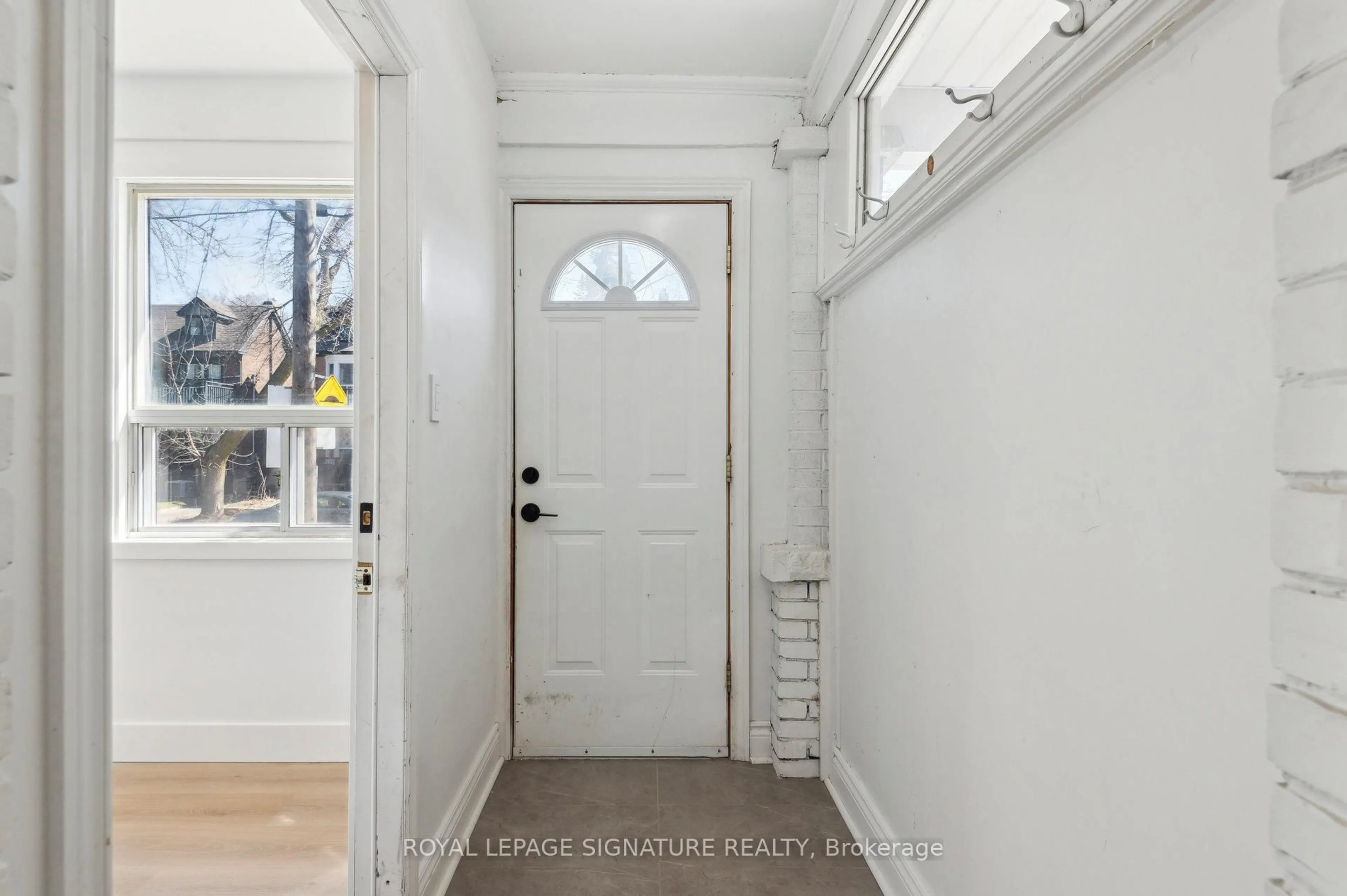 Indoor entryway for 176 Gillard Ave, Toronto Ontario M4J 4N8