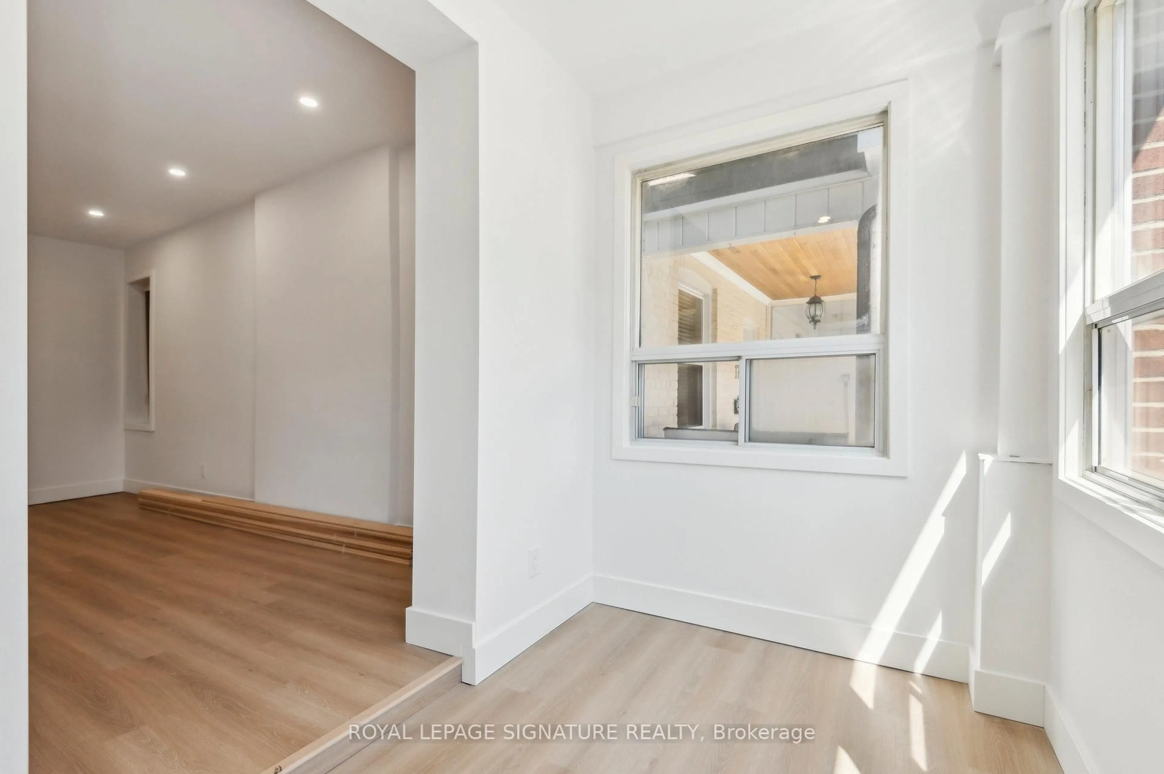 Indoor entryway for 176 Gillard Ave, Toronto Ontario M4J 4N8