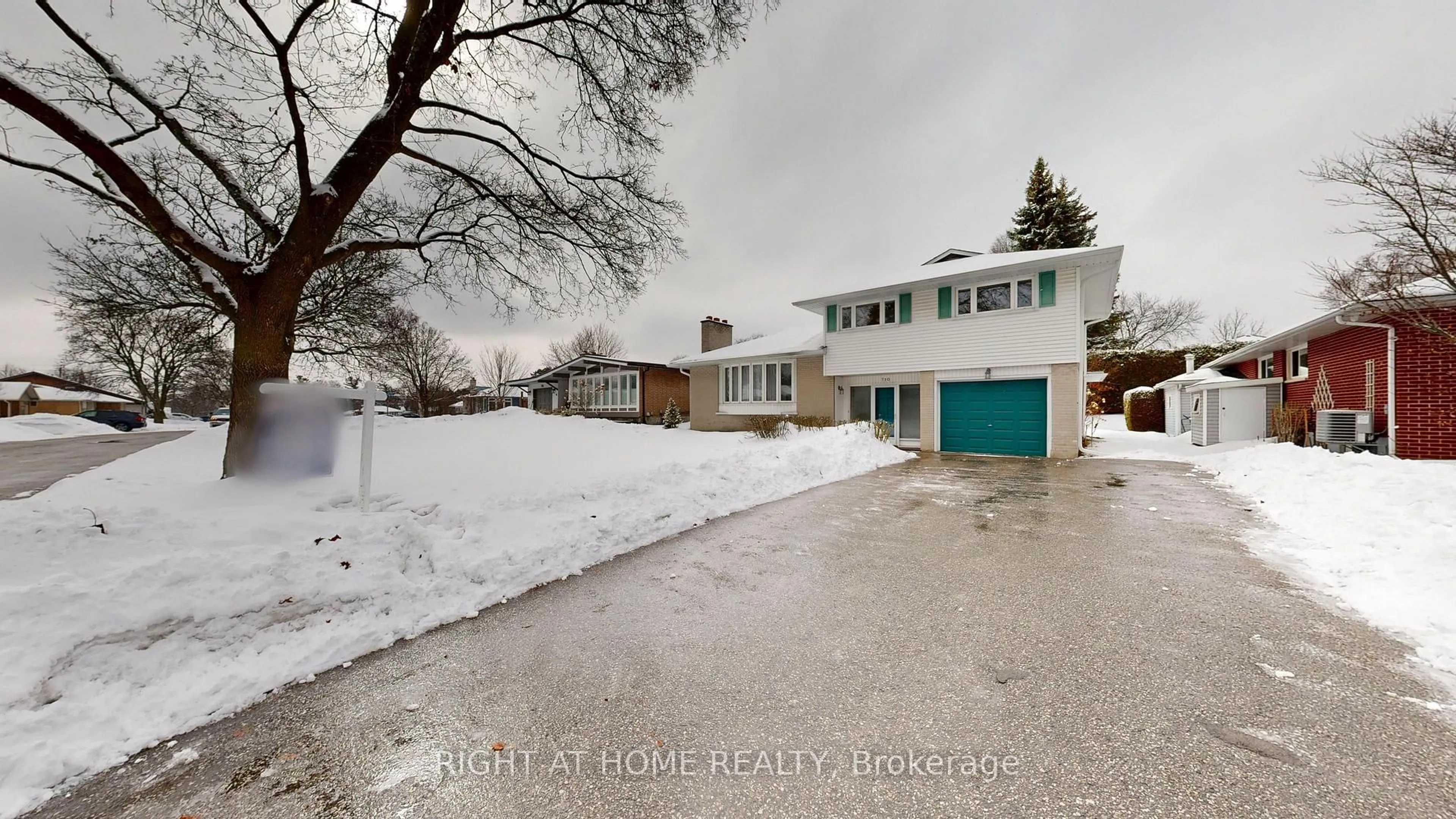 A pic from outside/outdoor area/front of a property/back of a property/a pic from drone, street for 710 Oshawa Blvd, Oshawa Ontario L1G 5V3