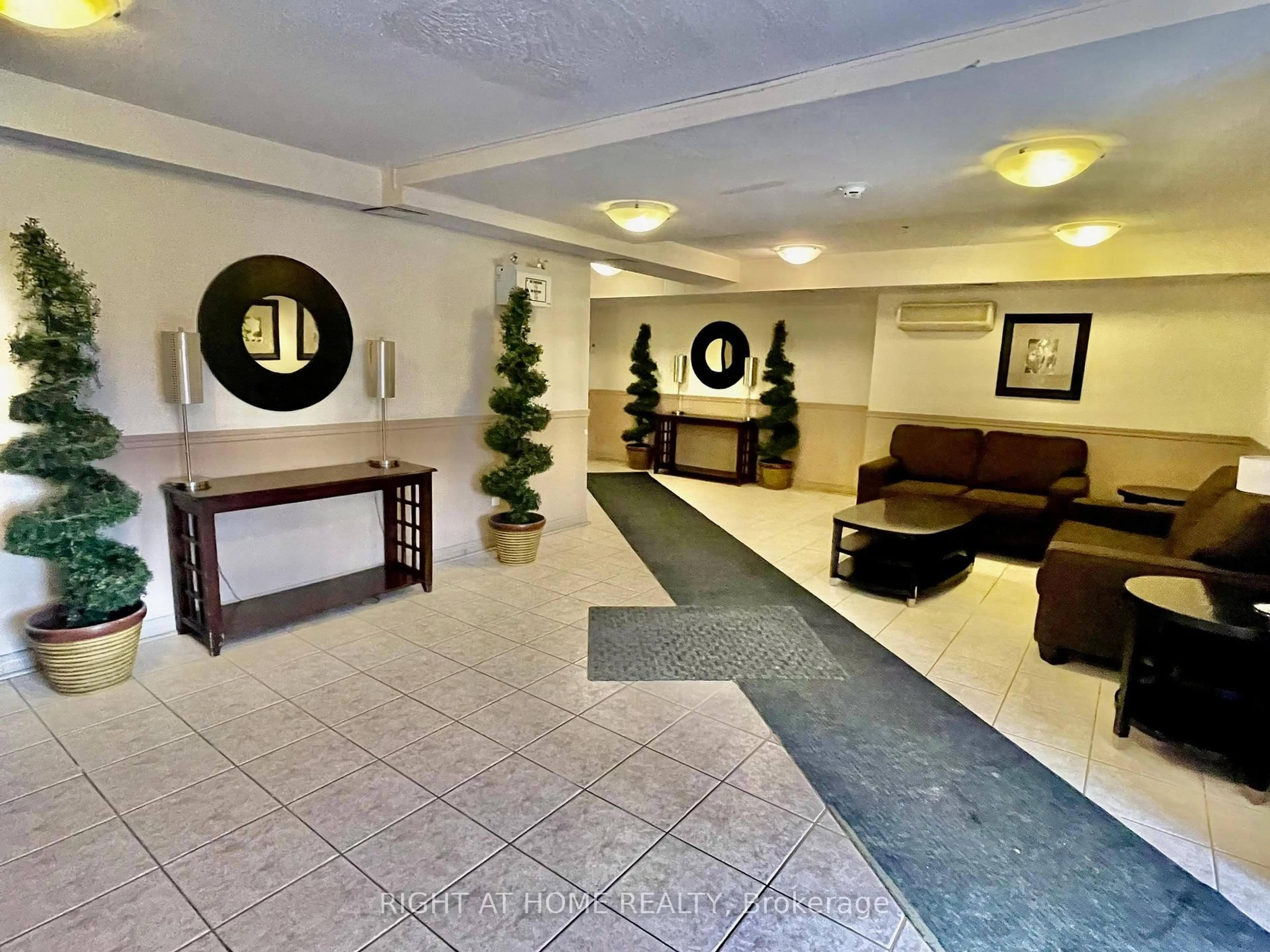 Lobby for 684 Warden Ave #128, Toronto Ontario M1L 4W4