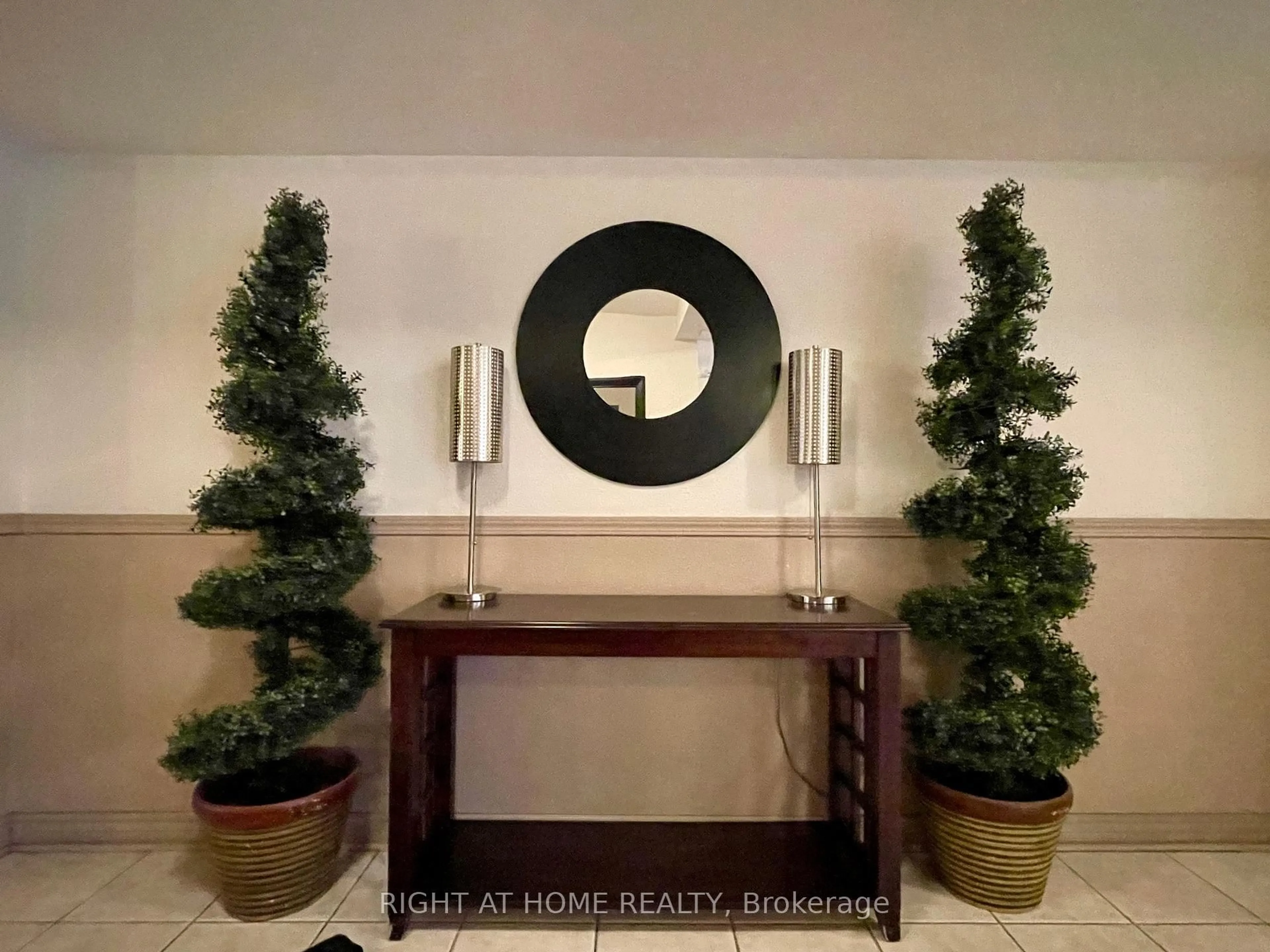 Indoor entryway for 684 Warden Ave #128, Toronto Ontario M1L 4W4