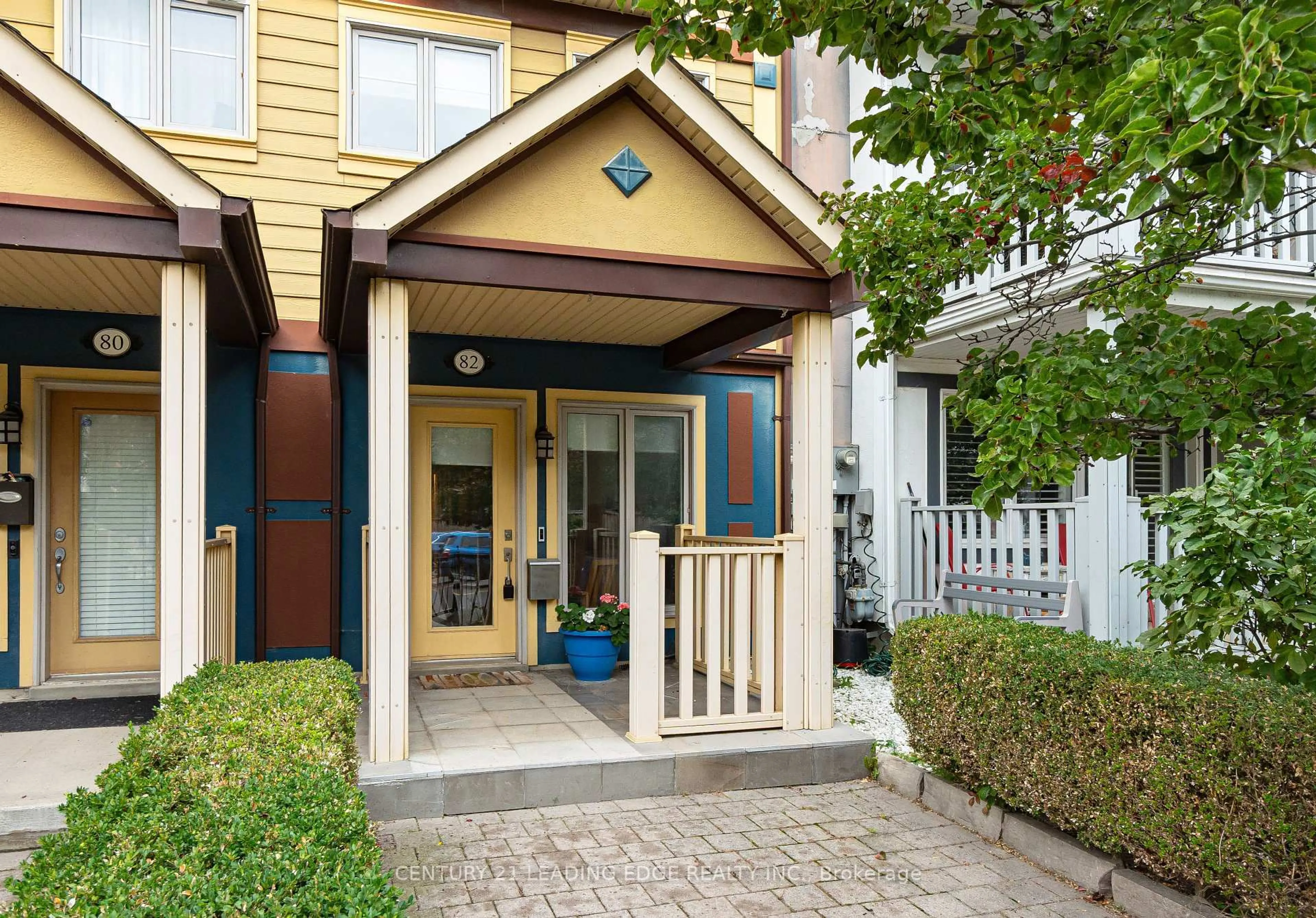 Indoor entryway for 82 WOODBINE Ave, Toronto Ontario M4L 2A2