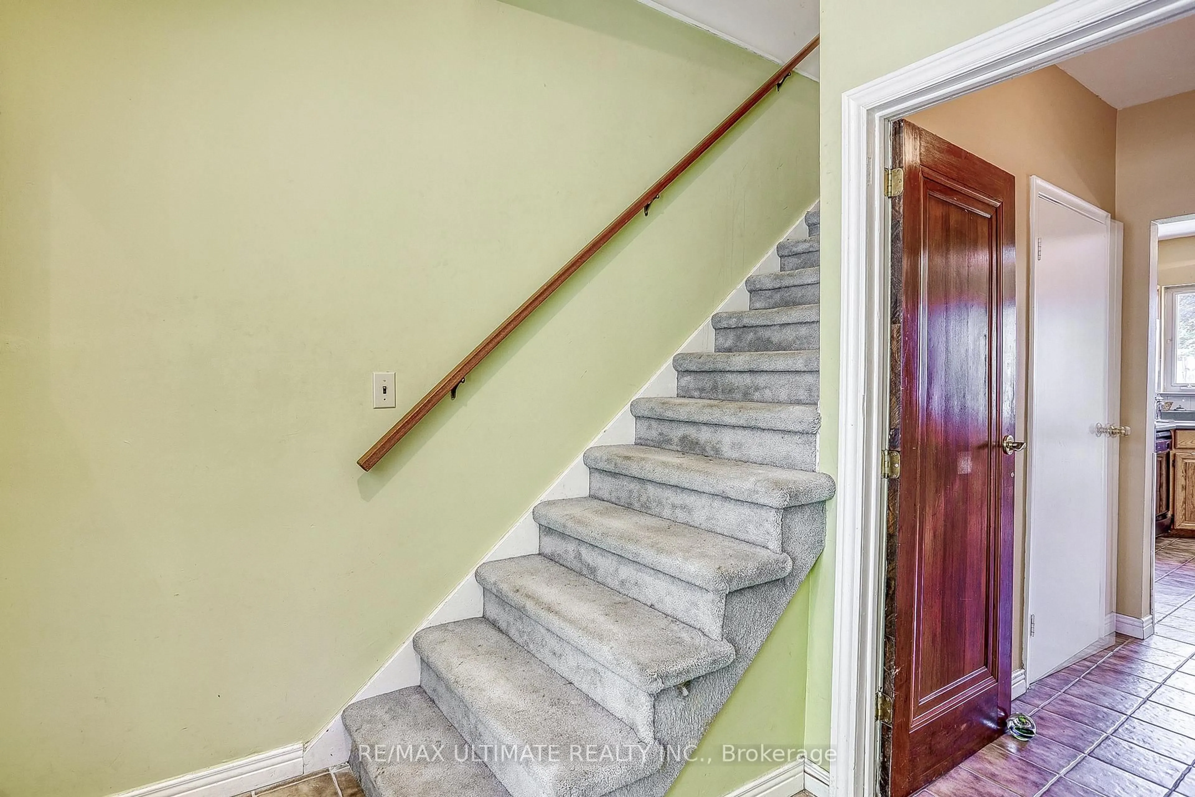 Stairs for 23 Westcroft Dr, Toronto Ontario M1E 3A2