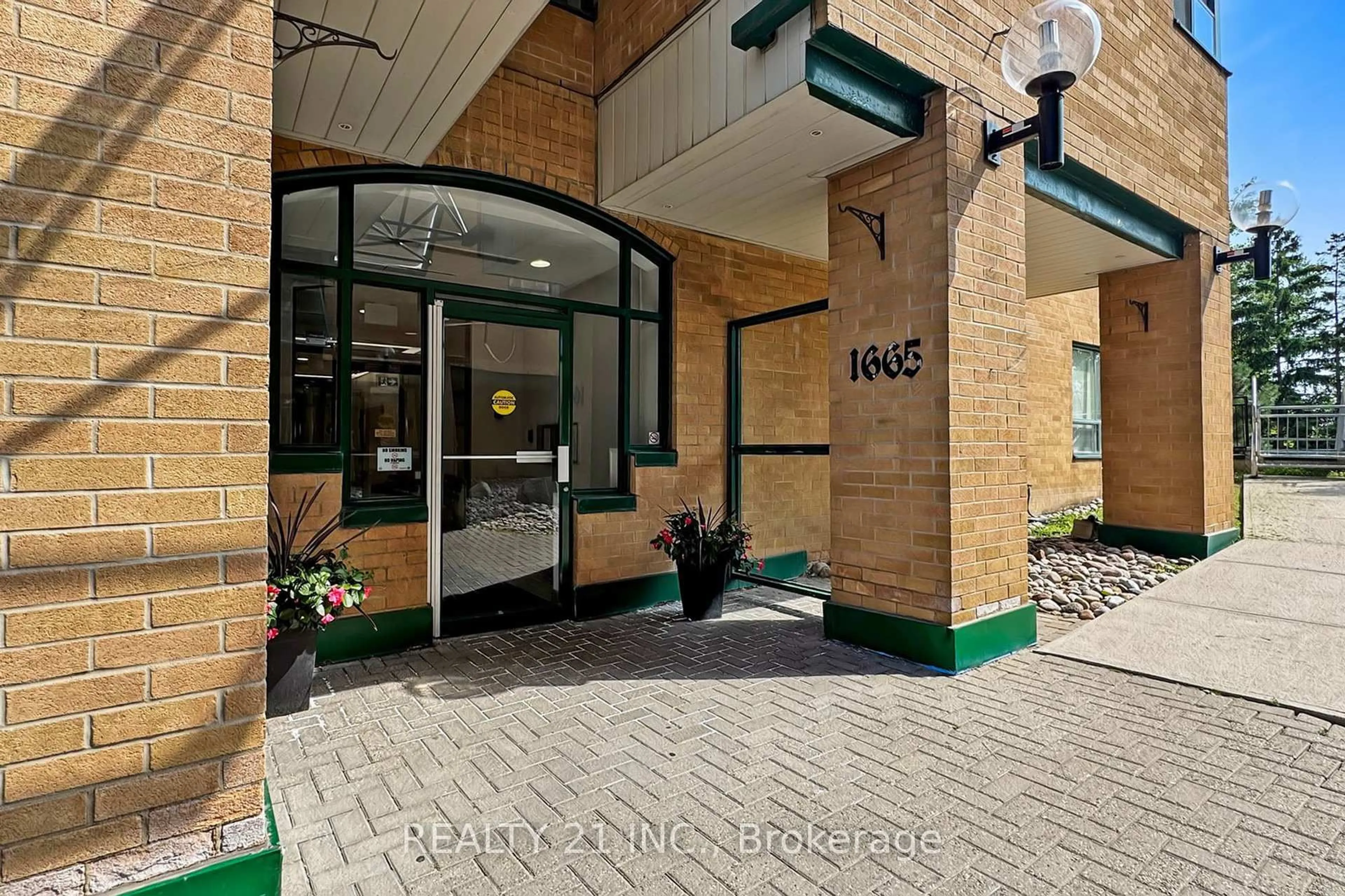 Indoor foyer for 1665 Pickering Pkwy #607, Pickering Ontario L1V 6L4