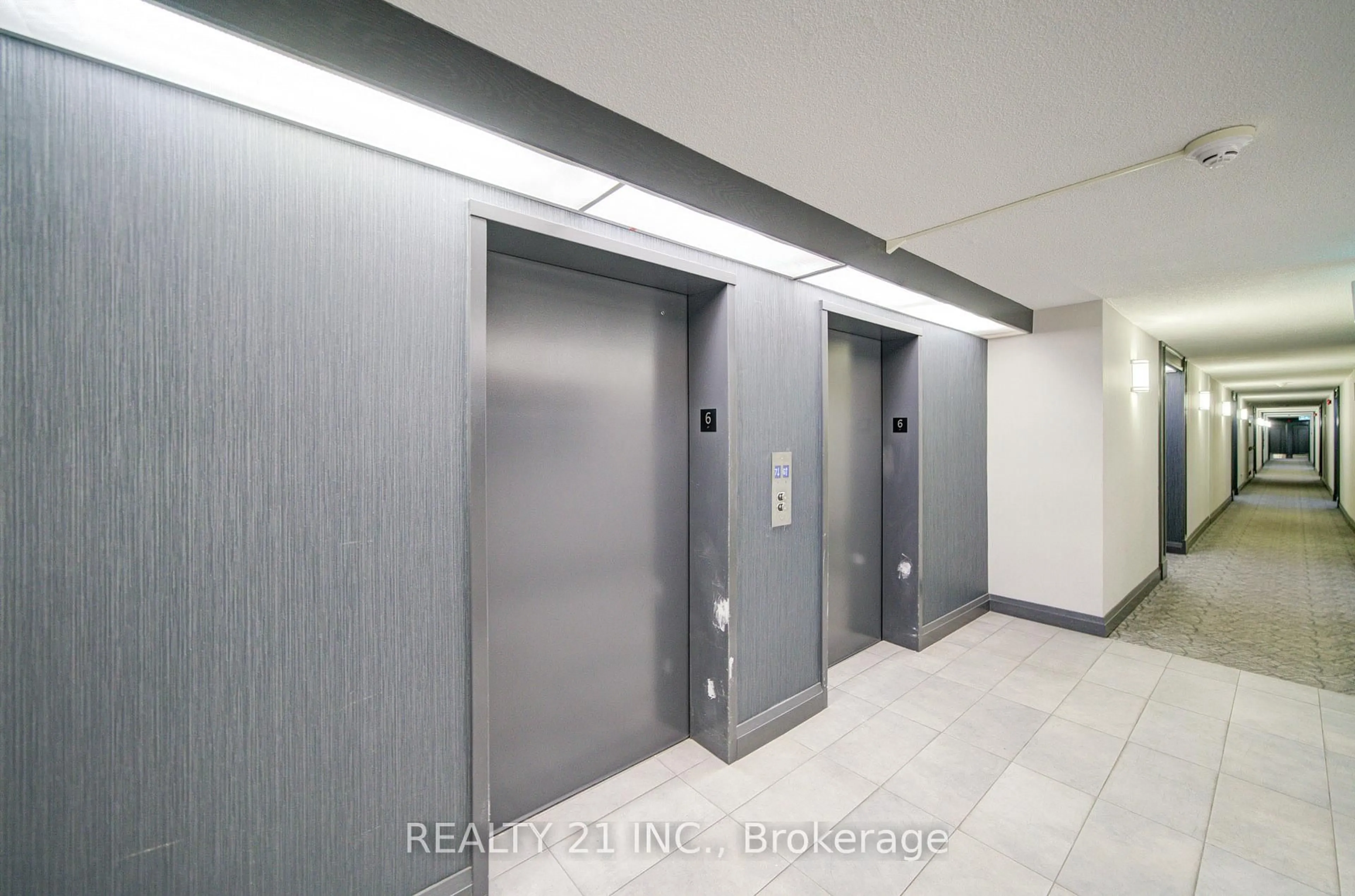 Indoor foyer for 1665 Pickering Pkwy #607, Pickering Ontario L1V 6L4