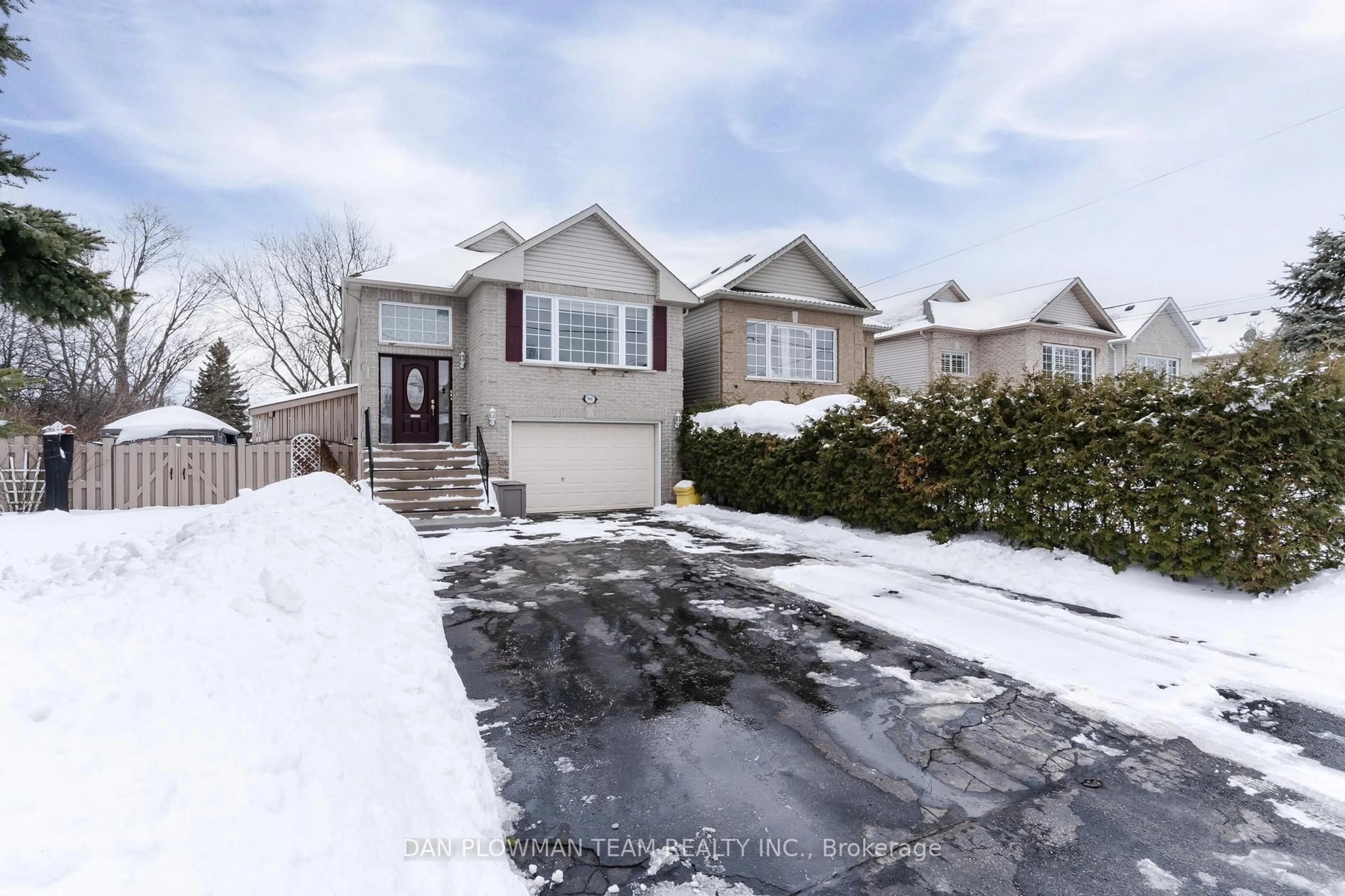 A pic from outside/outdoor area/front of a property/back of a property/a pic from drone, street for 1 Westmore St, Clarington Ontario L1E 2H7