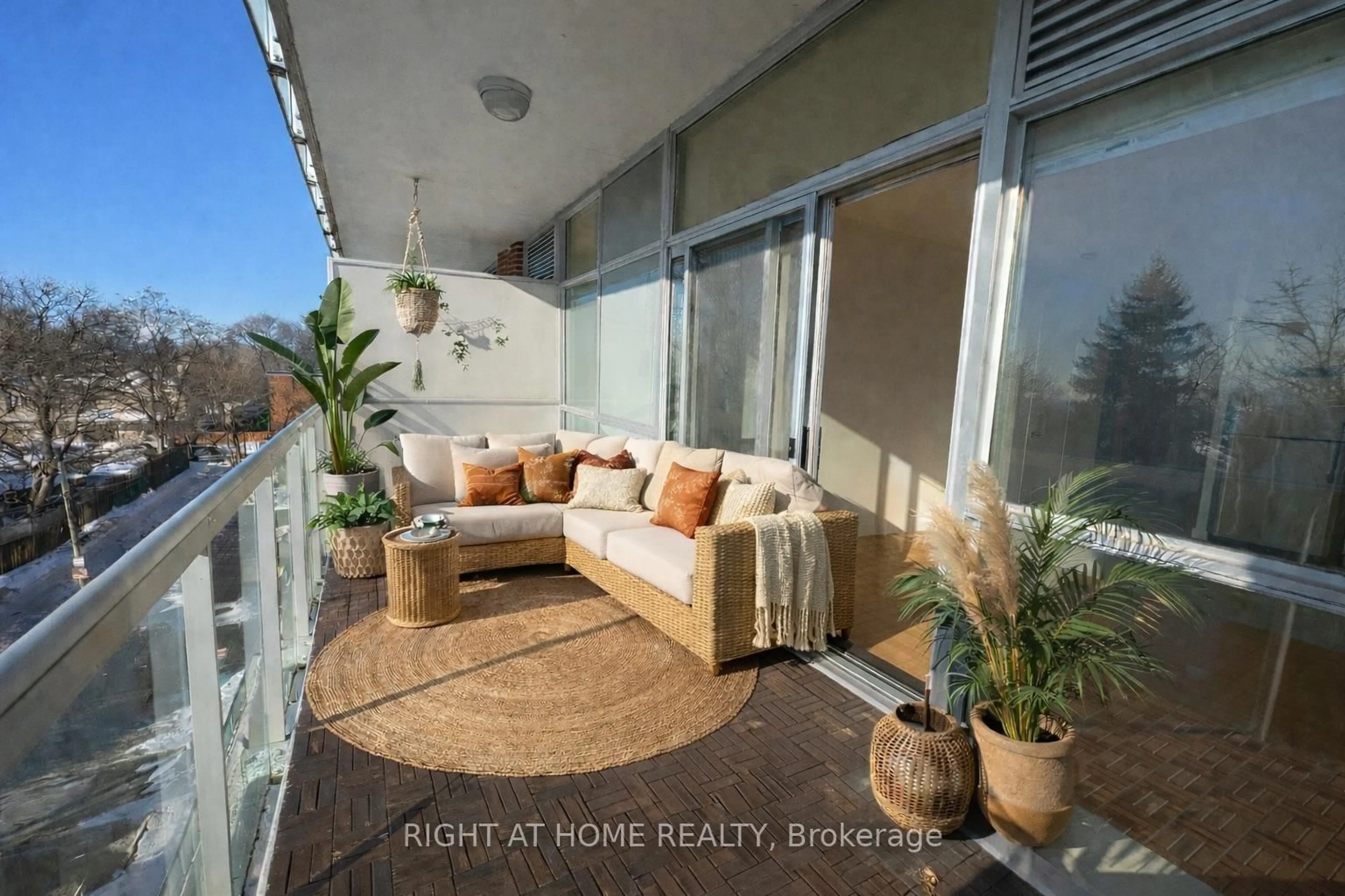 Balcony in the apartment, water/lake/river/ocean view for 601 Kingston Rd #404, Toronto Ontario M4E 3Y2