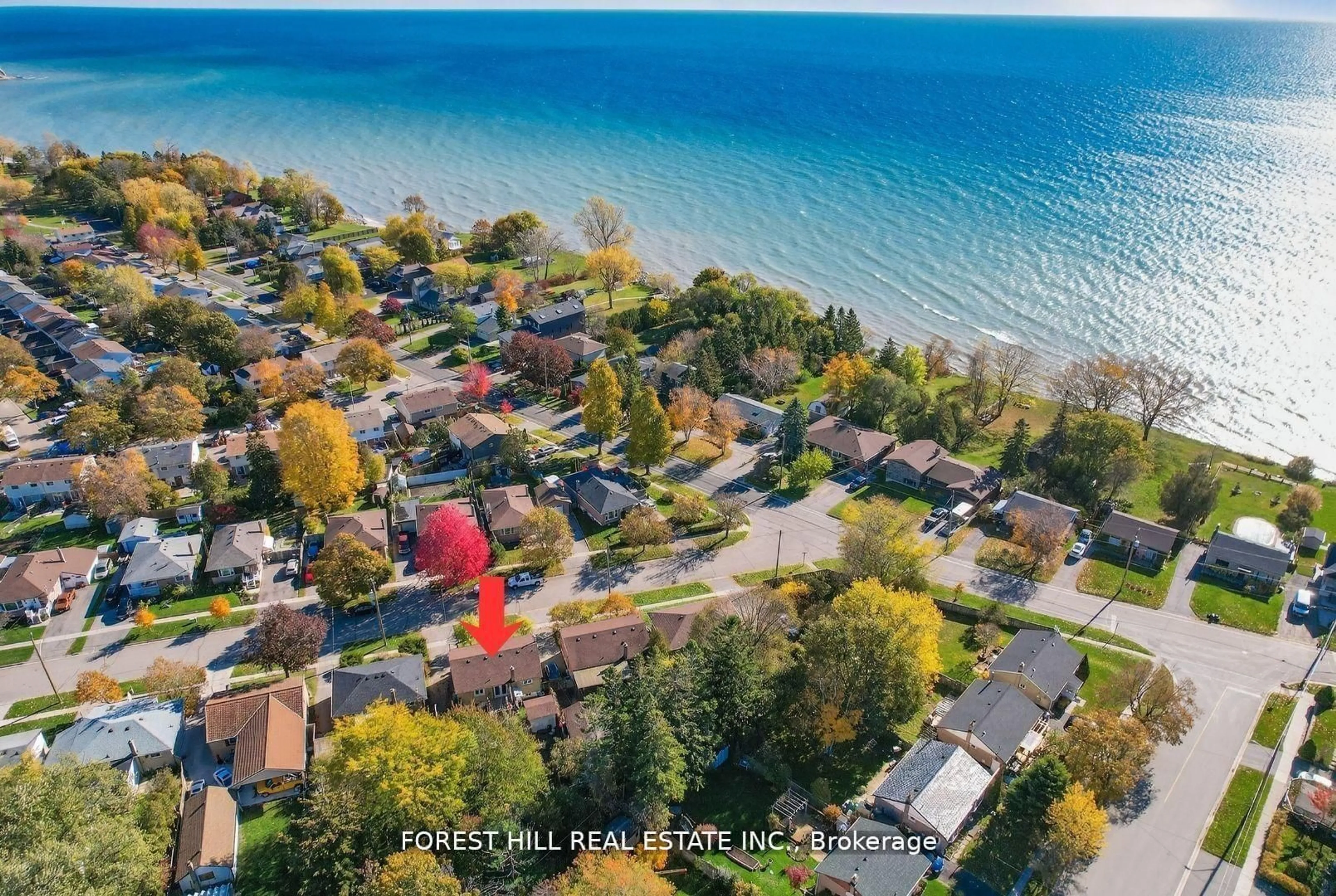 A pic from outside/outdoor area/front of a property/back of a property/a pic from drone, water/lake/river/ocean view for 1550 Evangeline Dr, Oshawa Ontario L1J 3T2