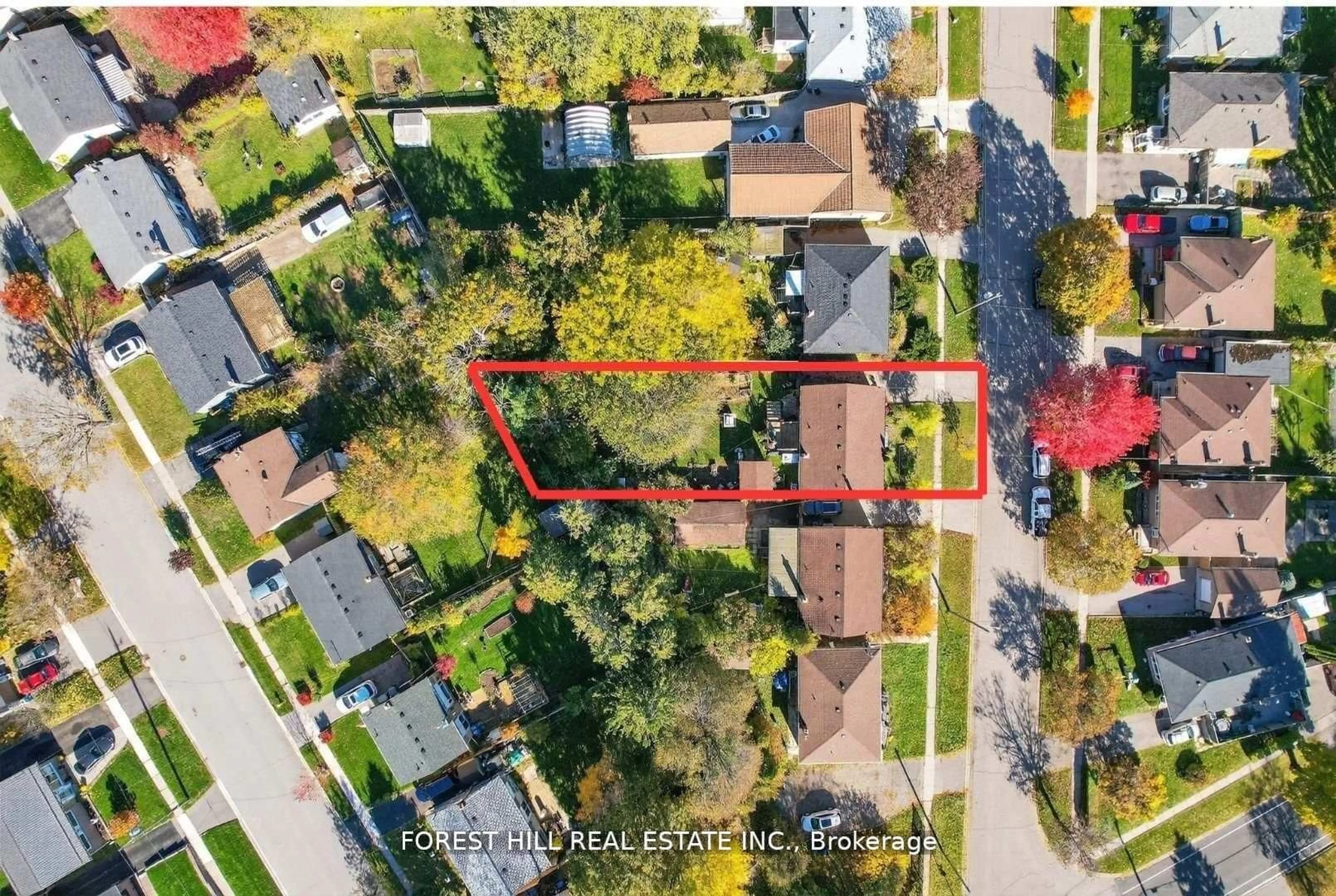 A pic from outside/outdoor area/front of a property/back of a property/a pic from drone, street for 1550 Evangeline Dr, Oshawa Ontario L1J 3T2