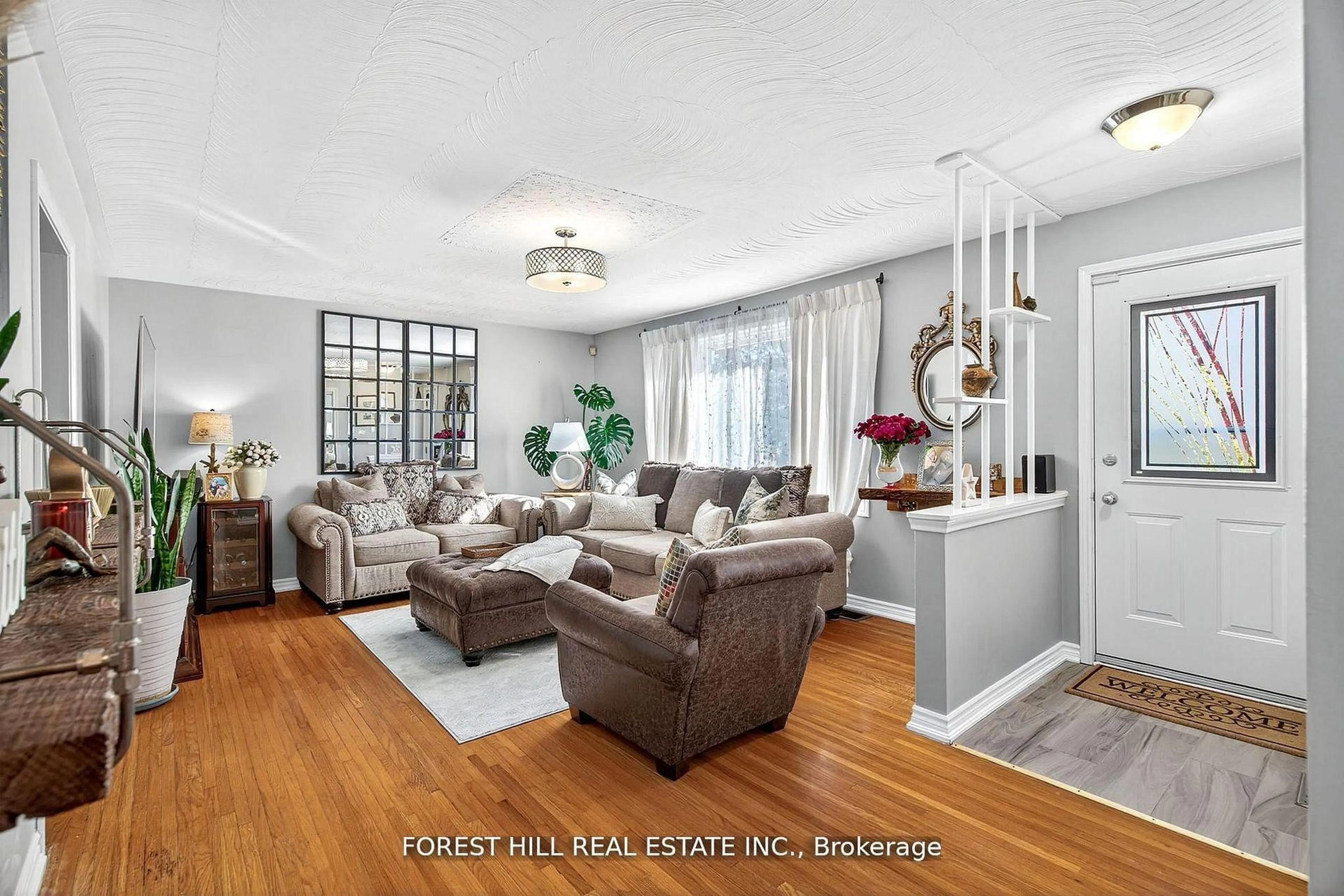 Living room with furniture, unknown for 1550 Evangeline Dr, Oshawa Ontario L1J 3T2