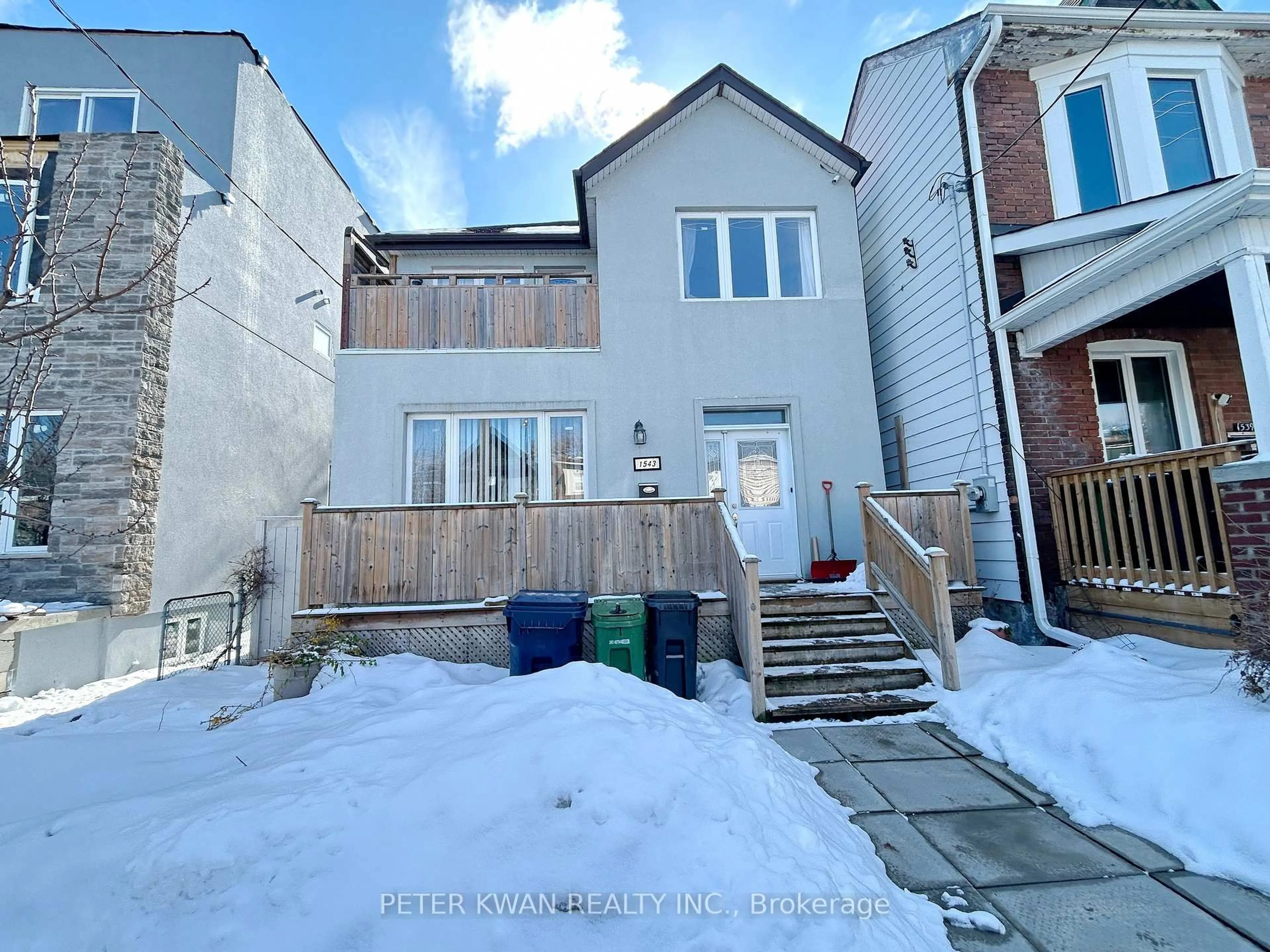 A pic from outside/outdoor area/front of a property/back of a property/a pic from drone, street for 1543 Dundas St, Toronto Ontario M4L 1K6