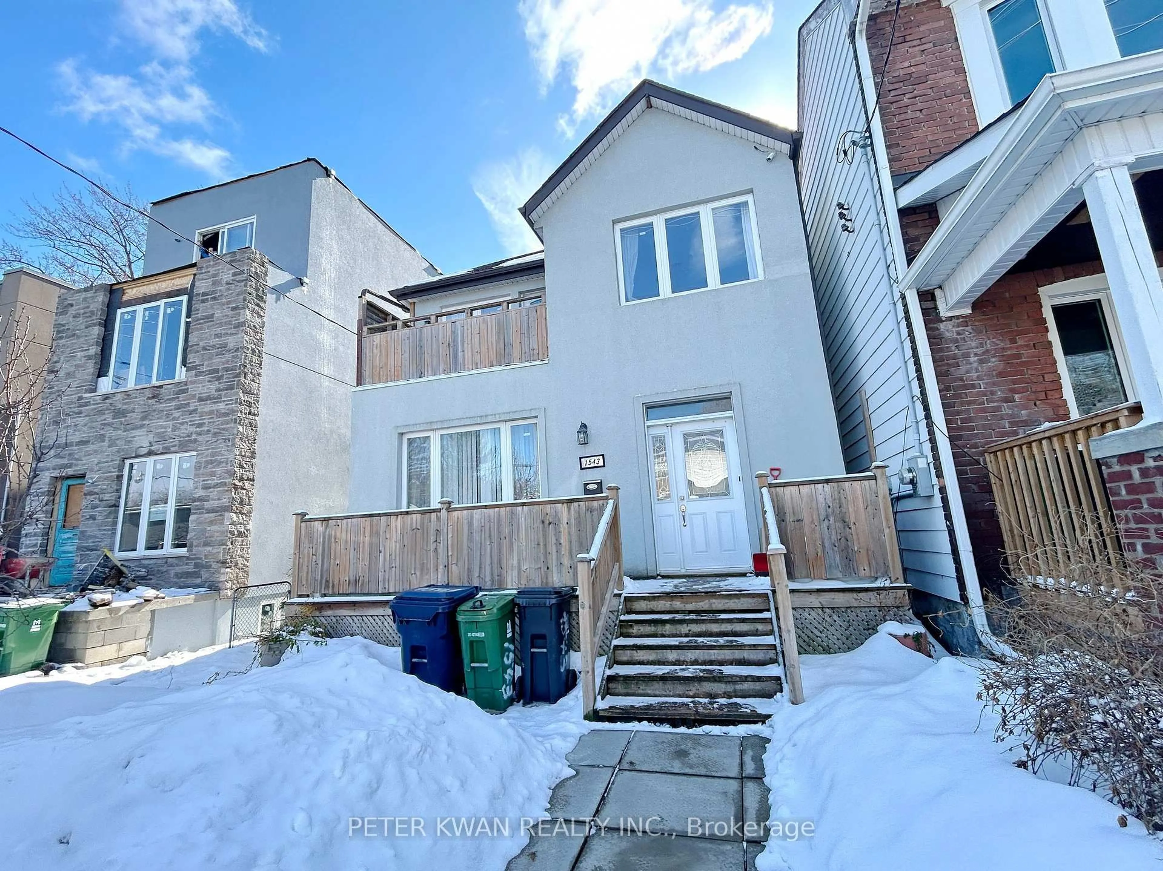 A pic from outside/outdoor area/front of a property/back of a property/a pic from drone, street for 1543 Dundas St, Toronto Ontario M4L 1K6