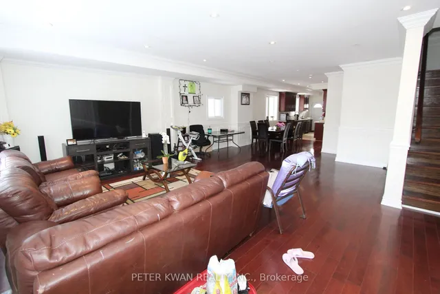 1543 Dundas St, Toronto 5