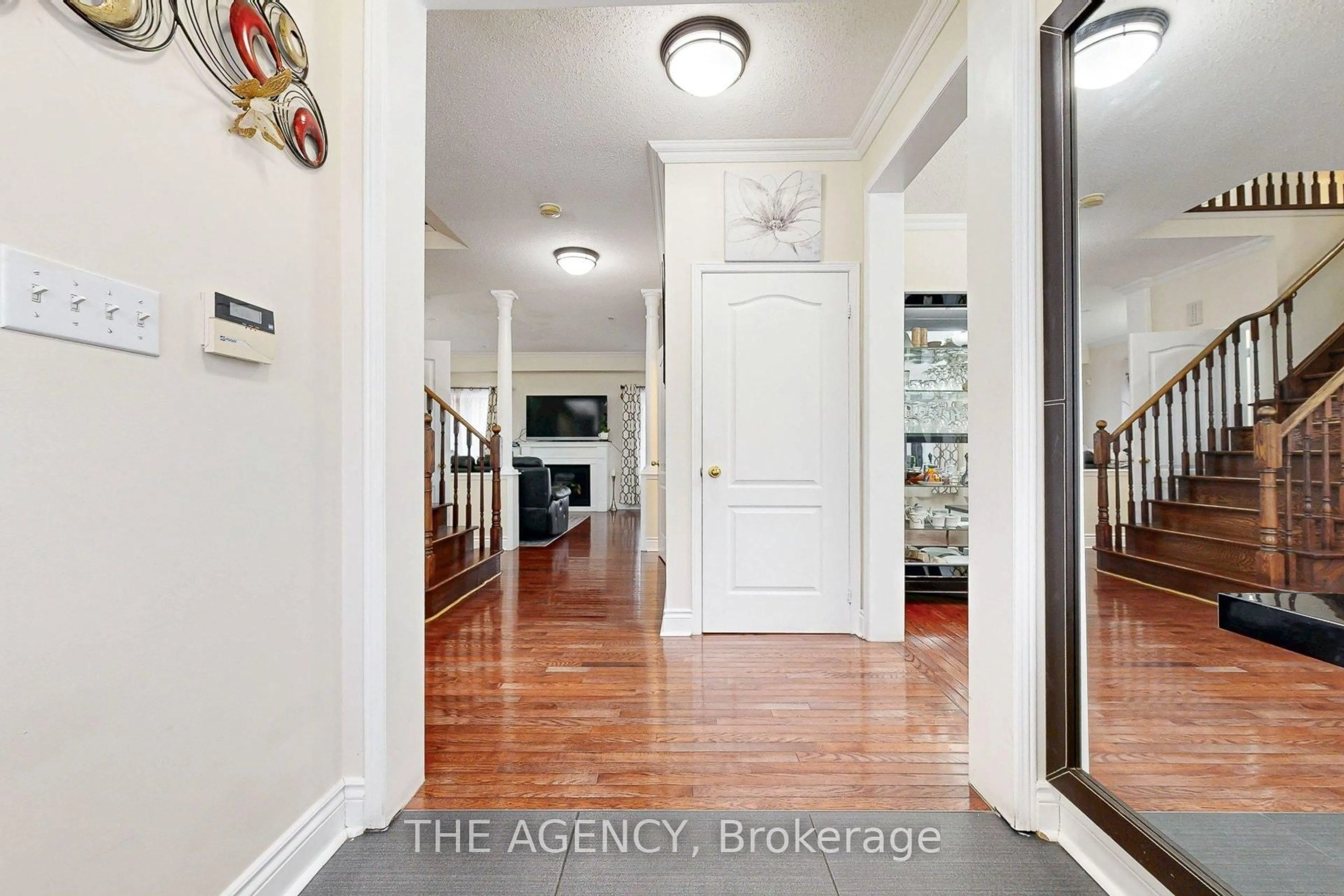 Indoor entryway for 31 Seward Cres, Ajax Ontario L1Z 2C3