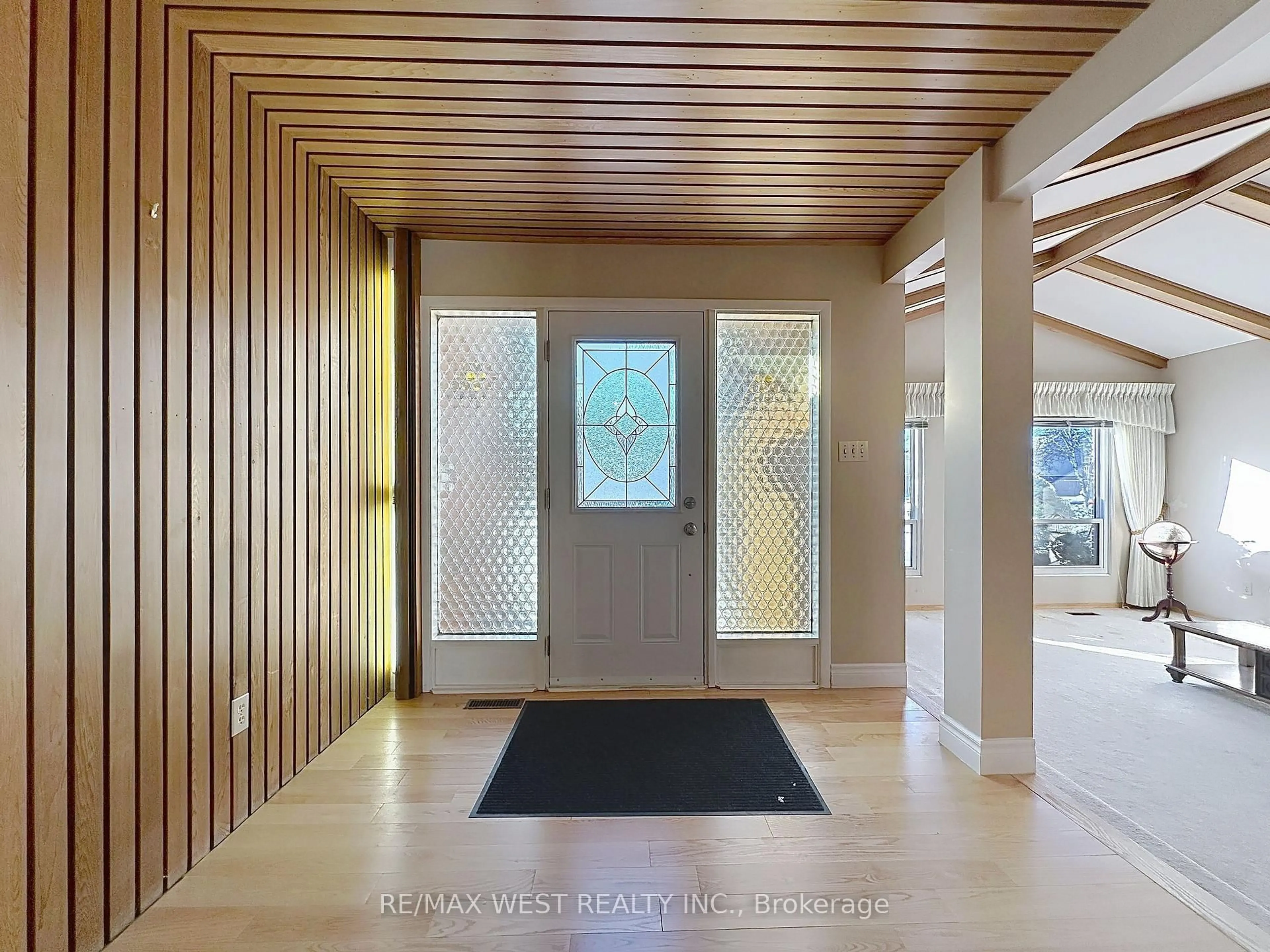 Indoor entryway for 20 Foxwood Grve, Toronto Ontario M1W 1V2