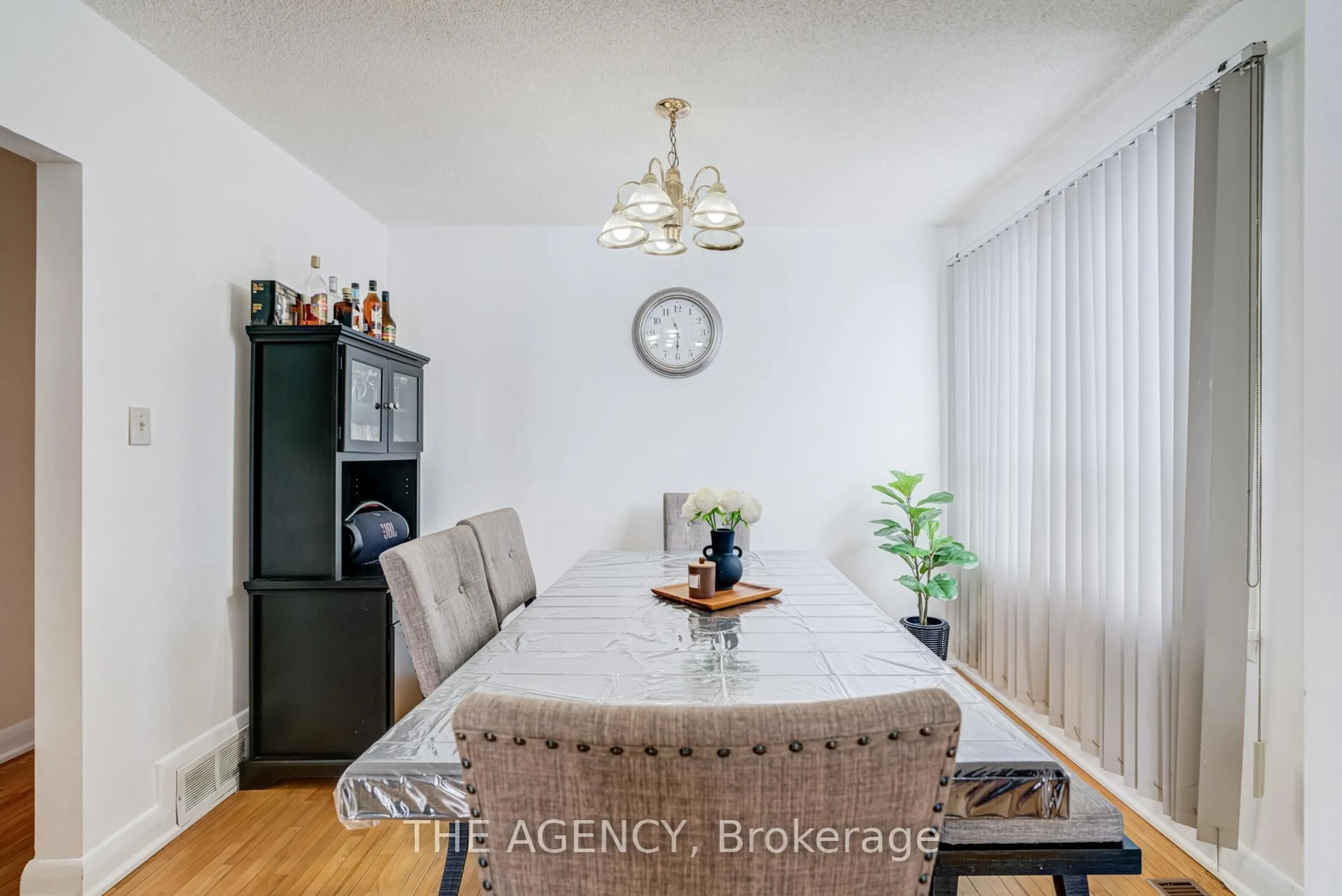 Dining room, wood/laminate floor for 50 Todd Rd, Toronto Ontario M1S 2K1