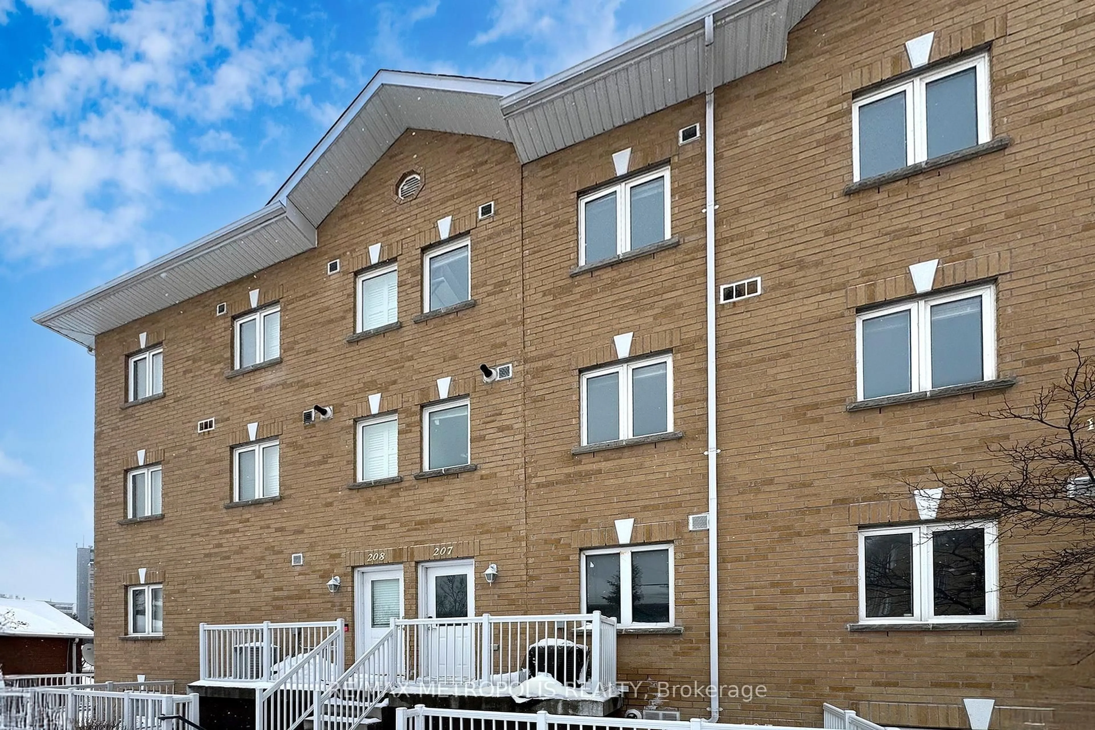 Patio, building for 1775 Markham Rd #207, Toronto Ontario M1B 2Z7