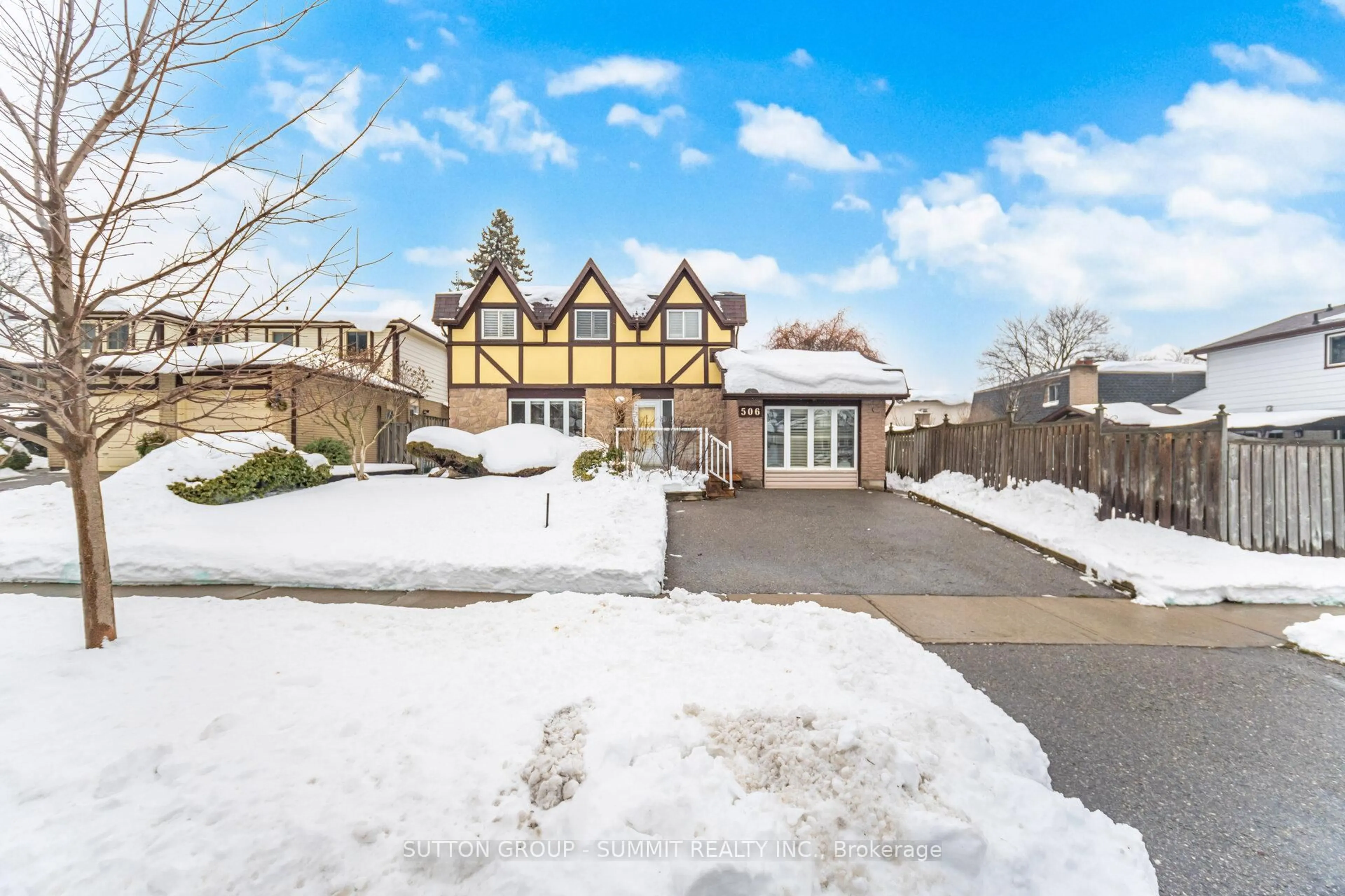 A pic from outside/outdoor area/front of a property/back of a property/a pic from drone, street for 506 Petticoat Lane, Pickering Ontario L1W 3J1