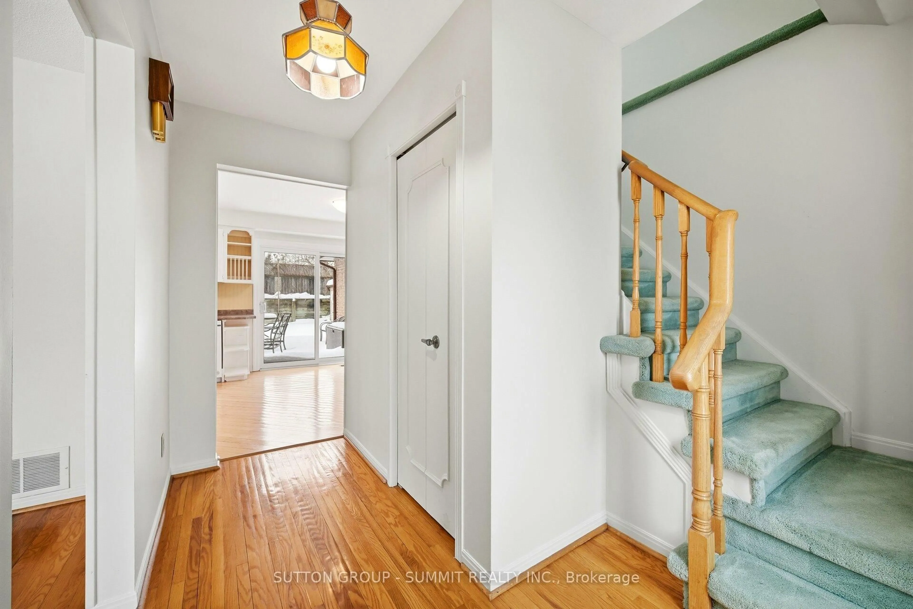 Indoor entryway for 506 Petticoat Lane, Pickering Ontario L1W 3J1