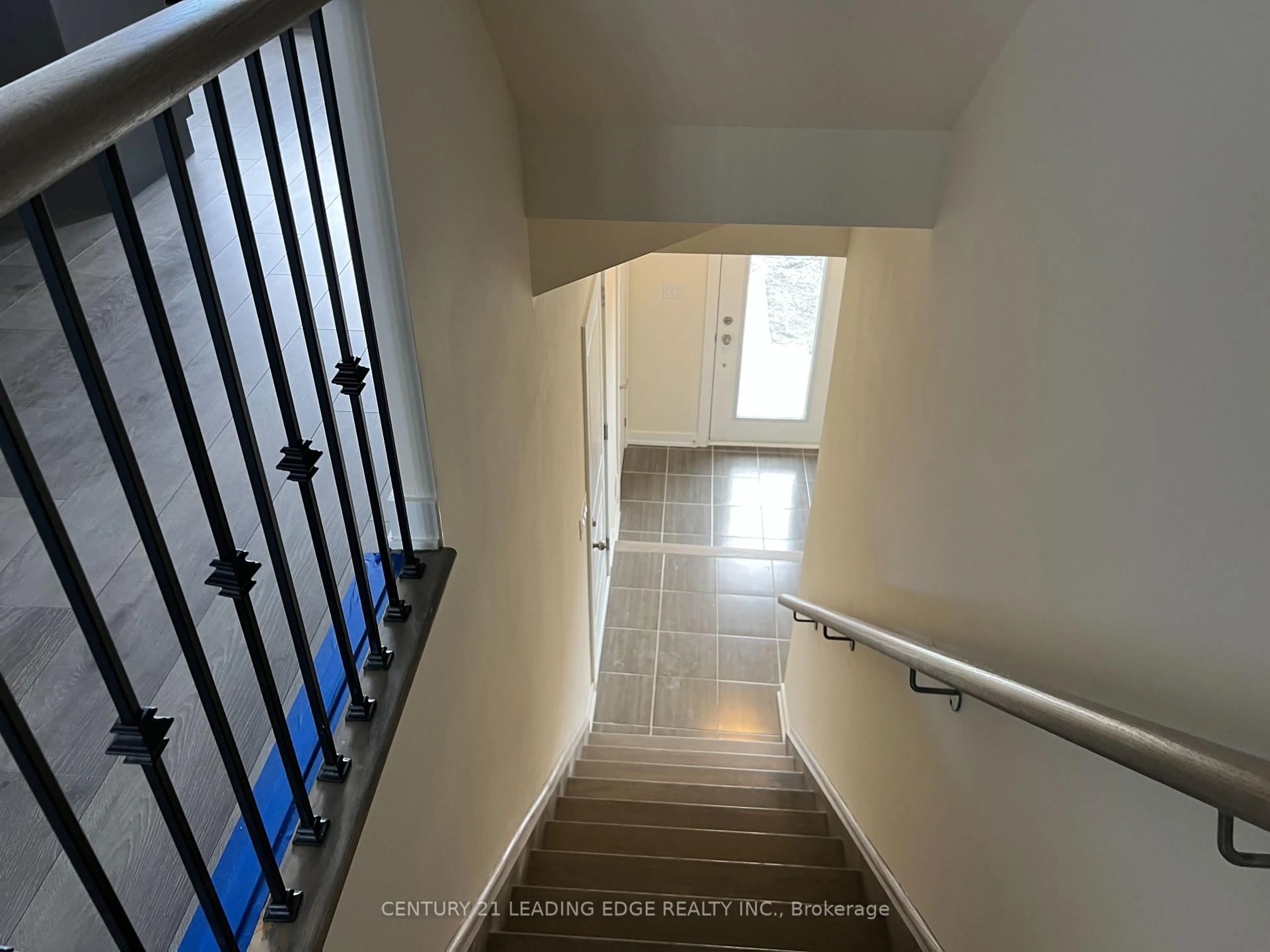 Indoor foyer for 250 Finch Ave #211, Pickering Ontario L1V 0G6