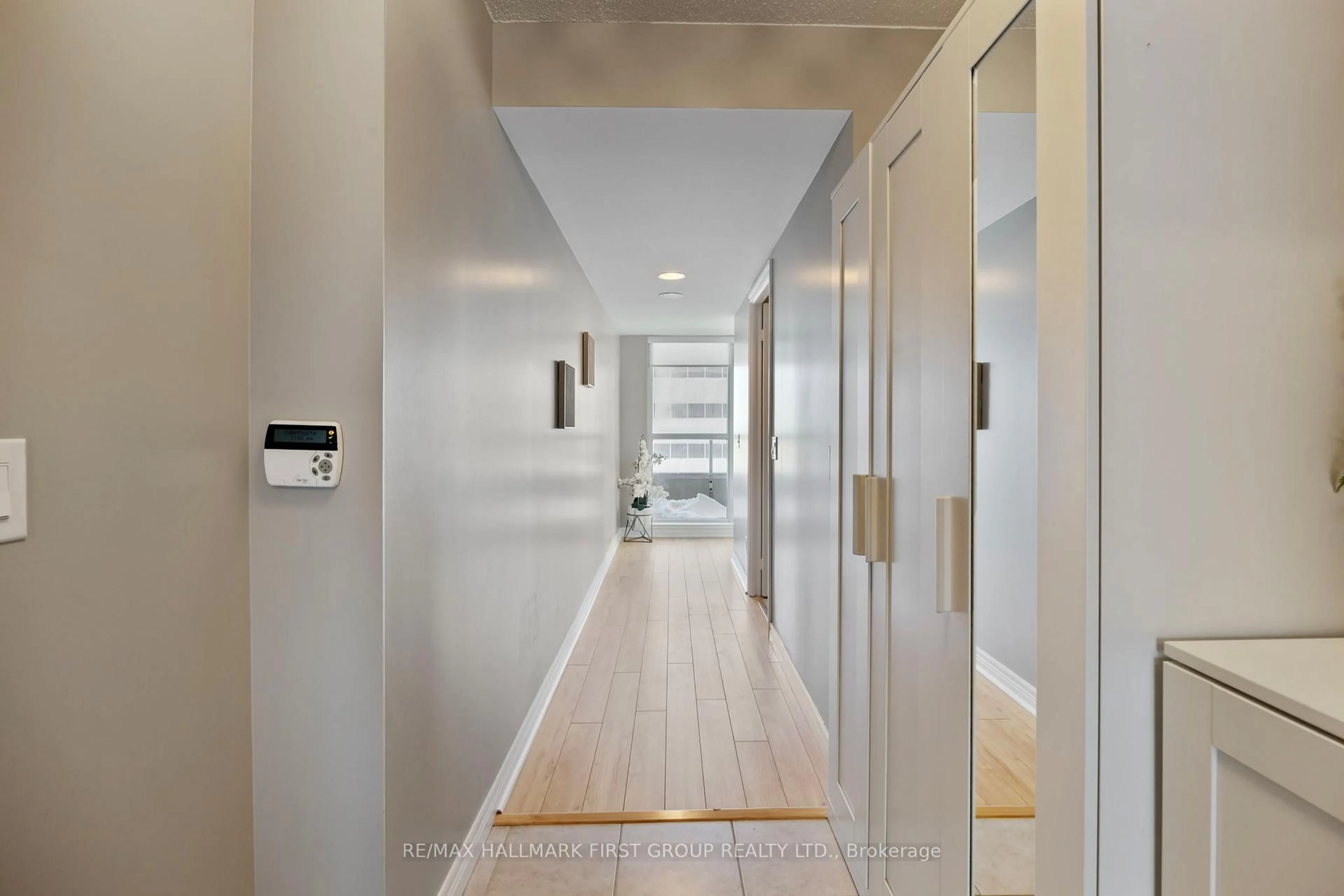 Indoor foyer for 70 Town Centre Crt #405, Toronto Ontario M1P 0B2