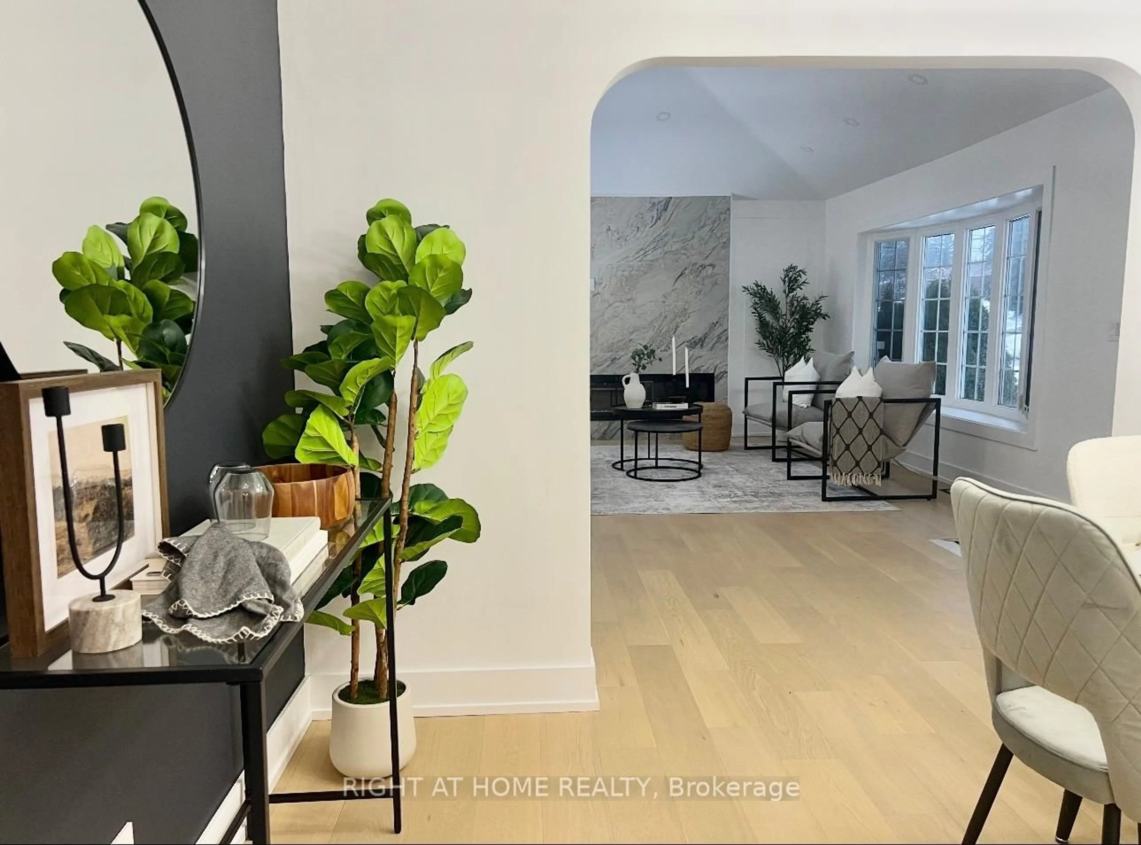 Indoor entryway for 1416 Nash Rd, Clarington Ontario L1E 2K1