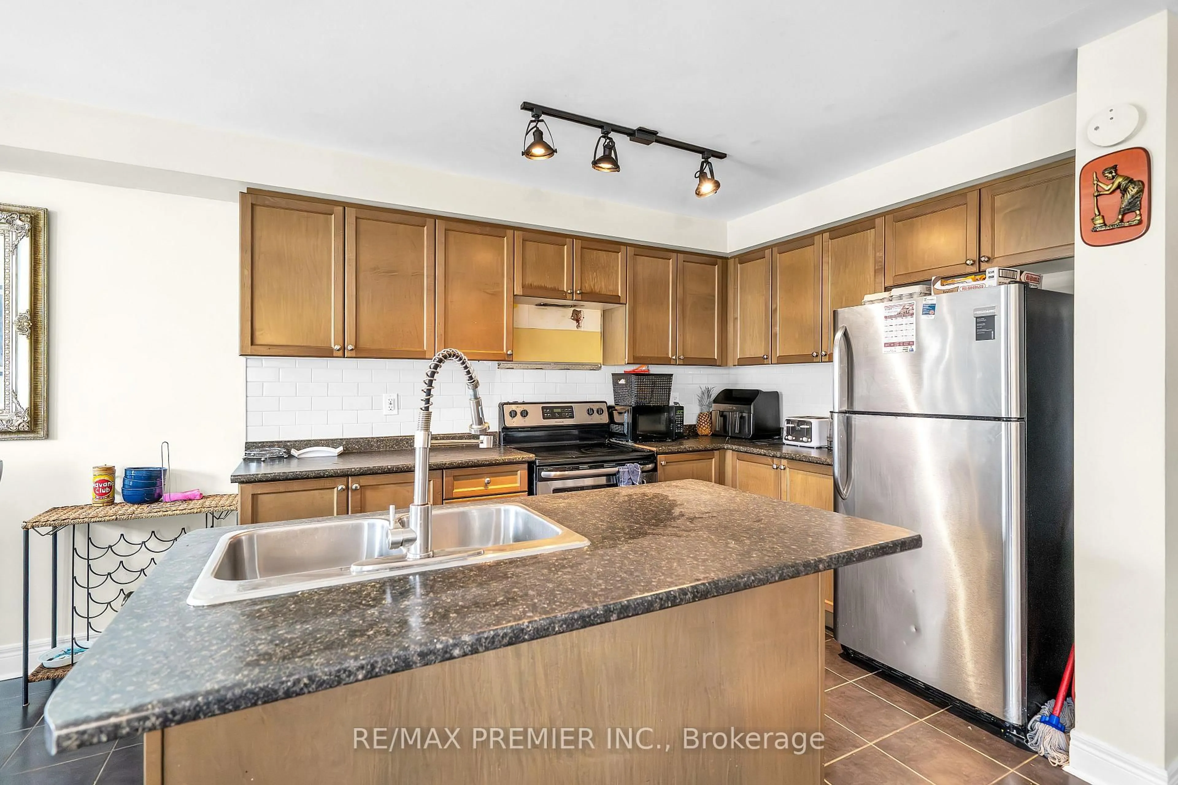 Standard kitchen, unknown for 164 Dewell Cres, Clarington Ontario L1E 0B9