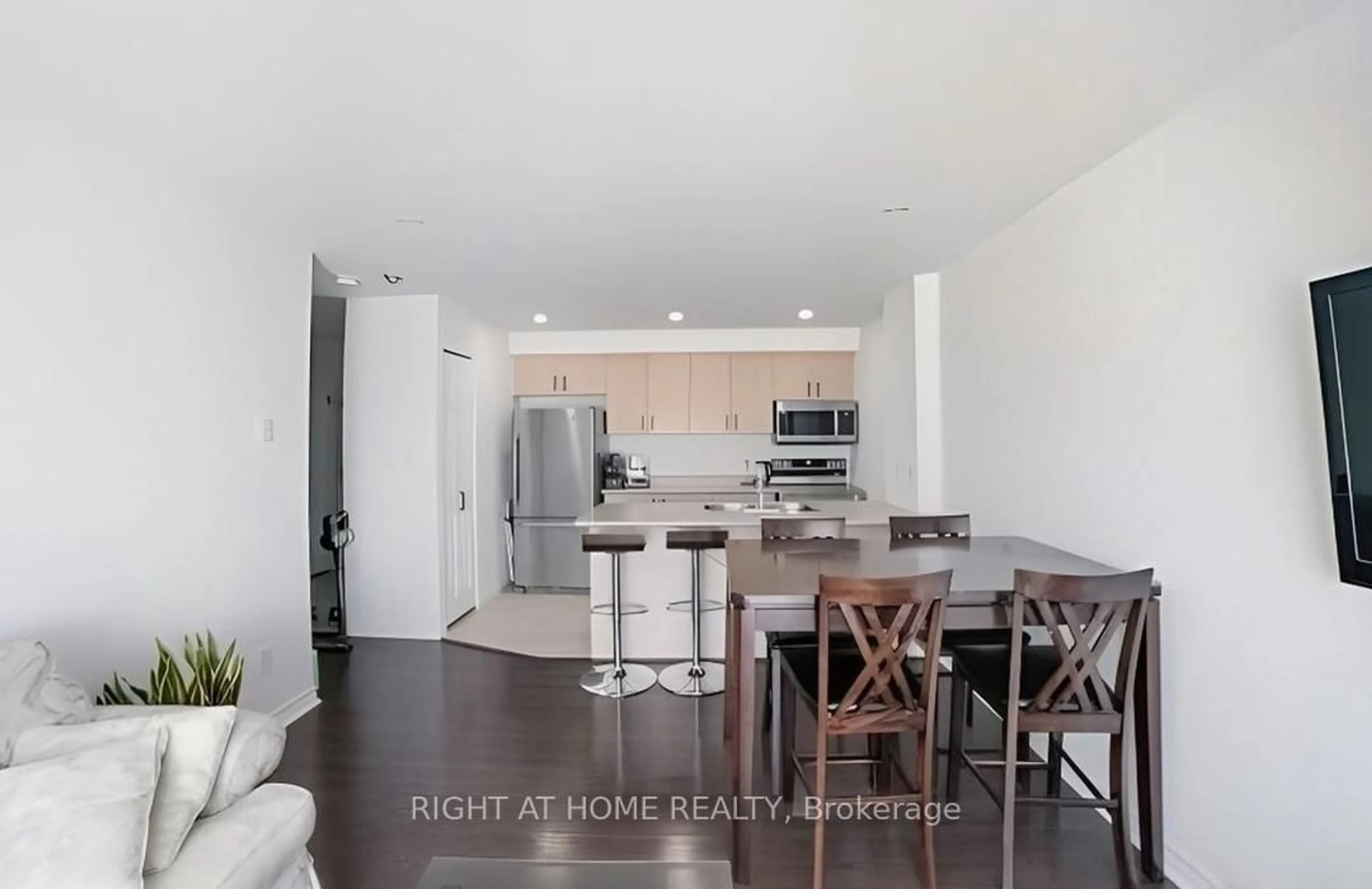 Open concept kitchen, unknown for 91 Aspen Springs Dr #305, Clarington Ontario L1C 5J9