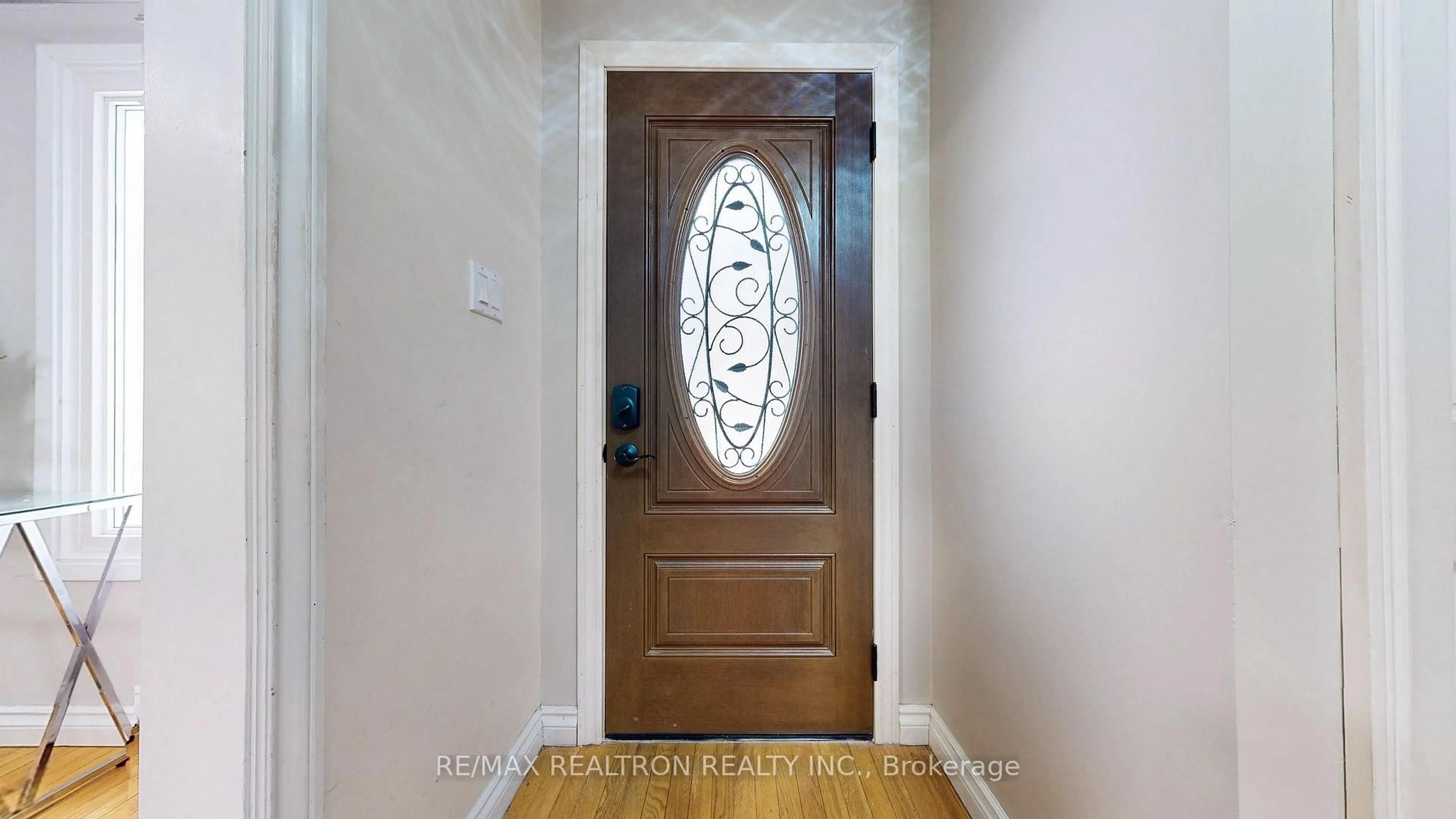 Indoor entryway for 27 Ventris Dr, Ajax Ontario L1T 1V1