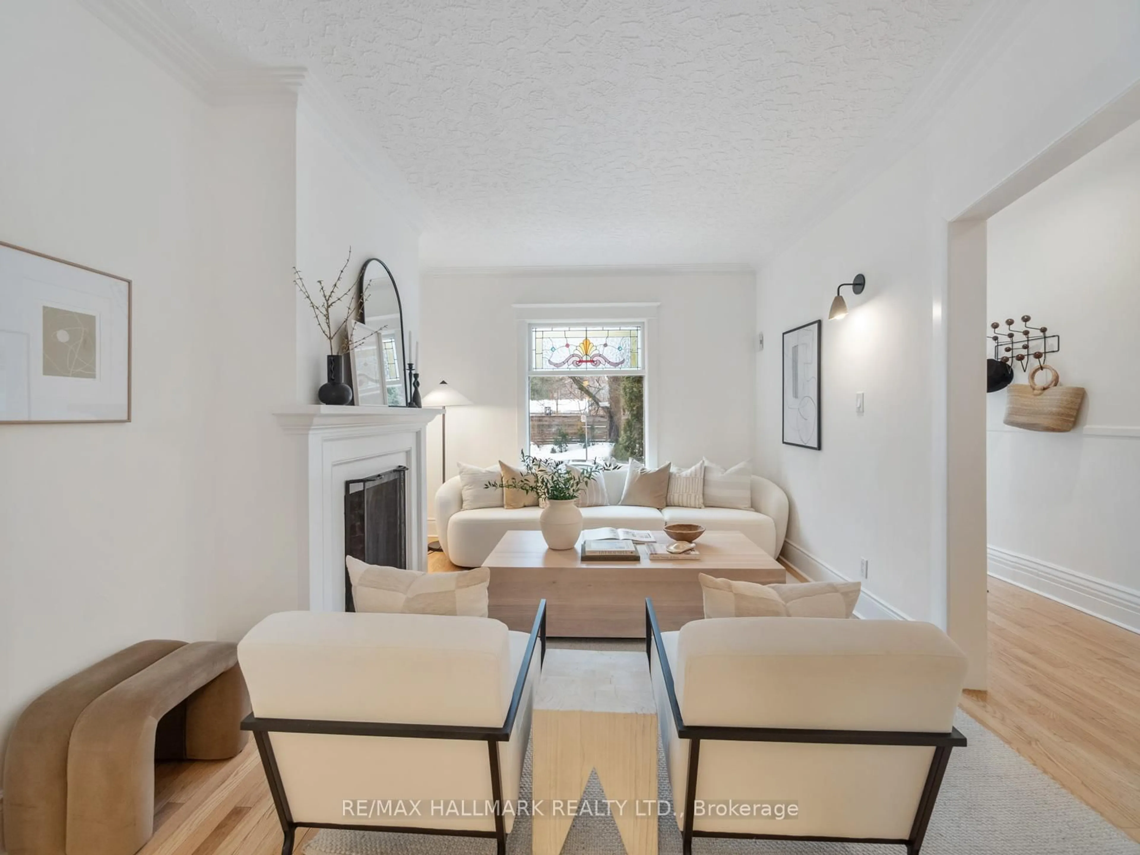 Living room with furniture, unknown for 529 Logan Ave, Toronto Ontario M4K 3B3