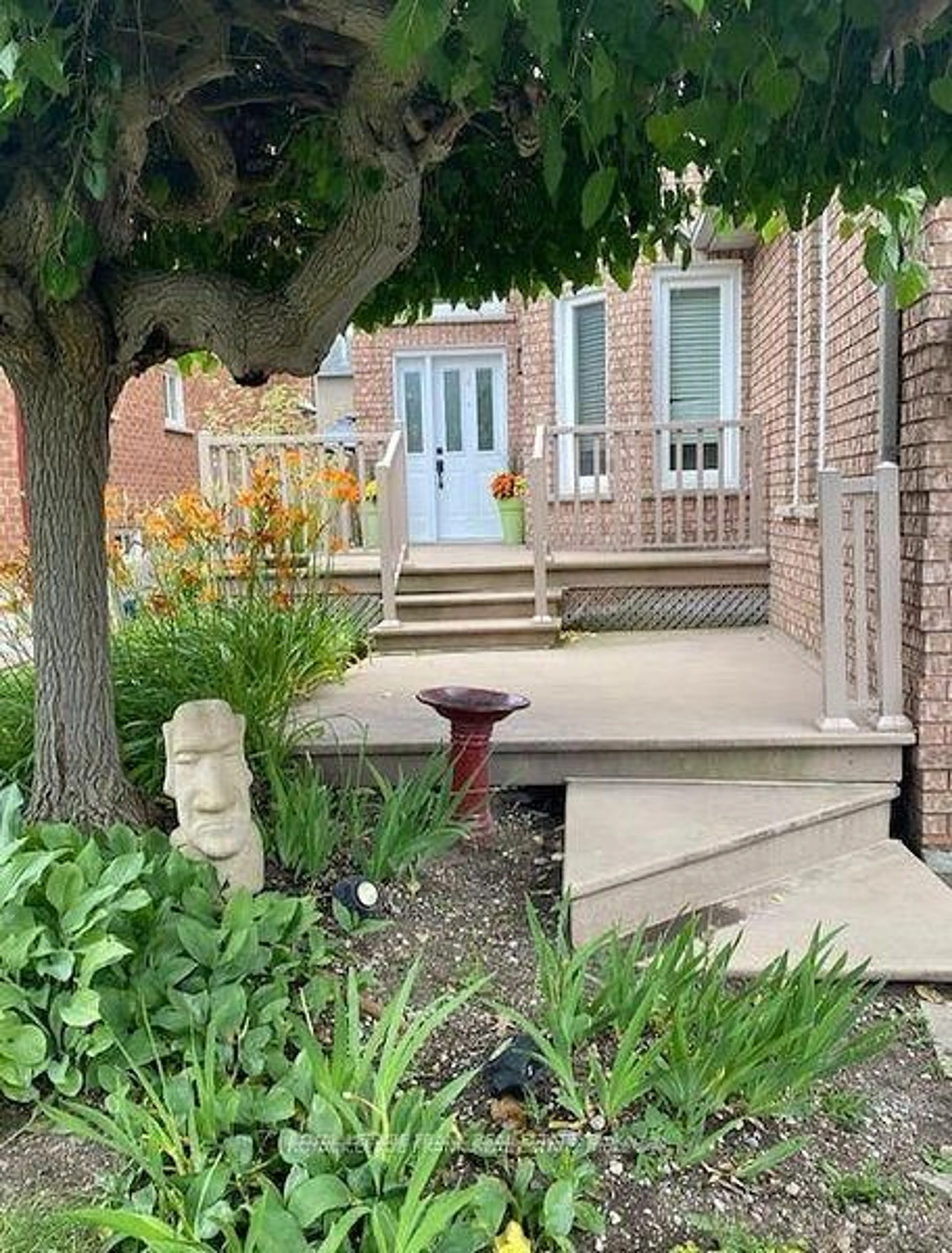 Unknown for 7 Winterberry Dr, Whitby Ontario L1R 1Z2