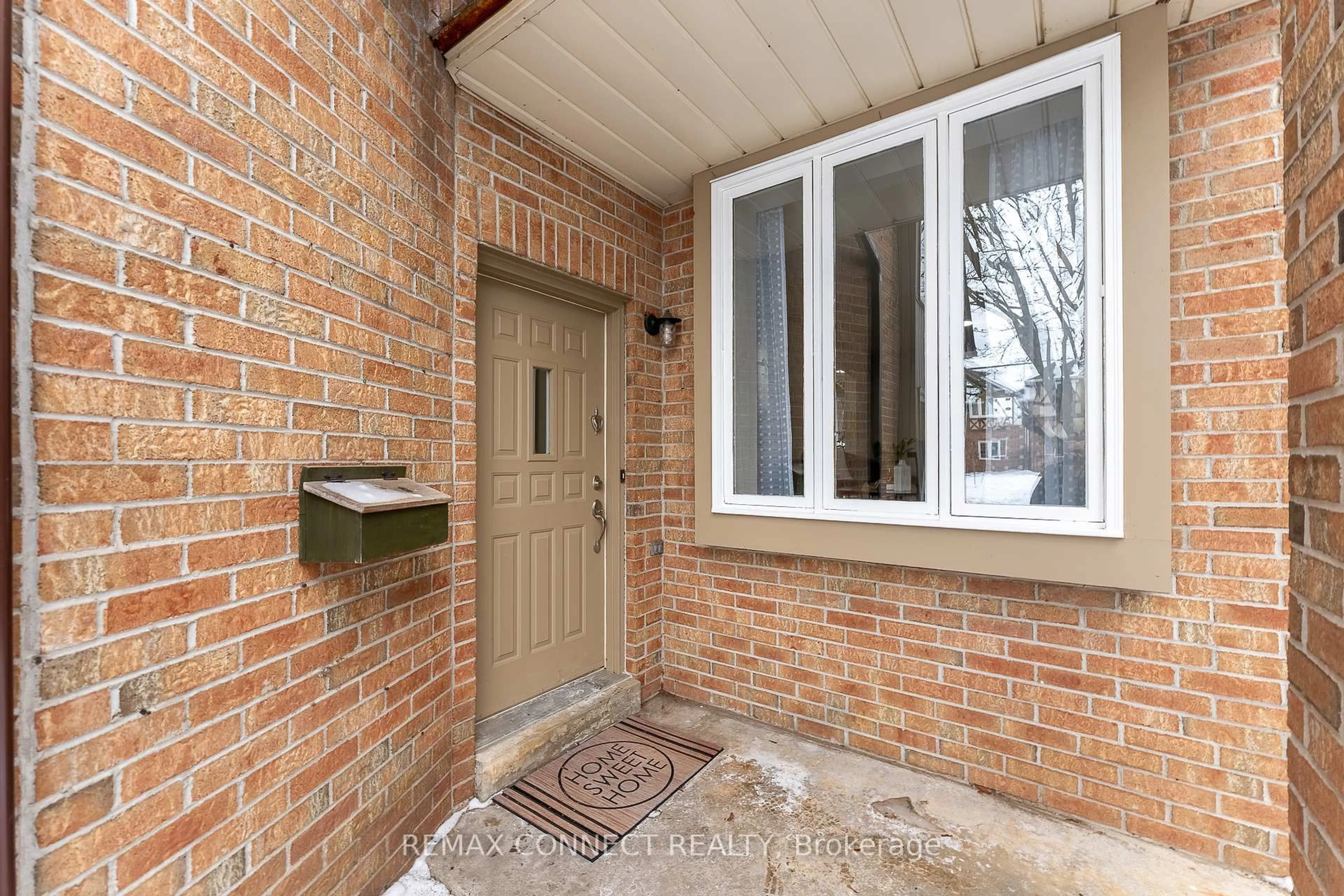 Indoor entryway for 959 Redbird Cres, Pickering Ontario L1V 5K8