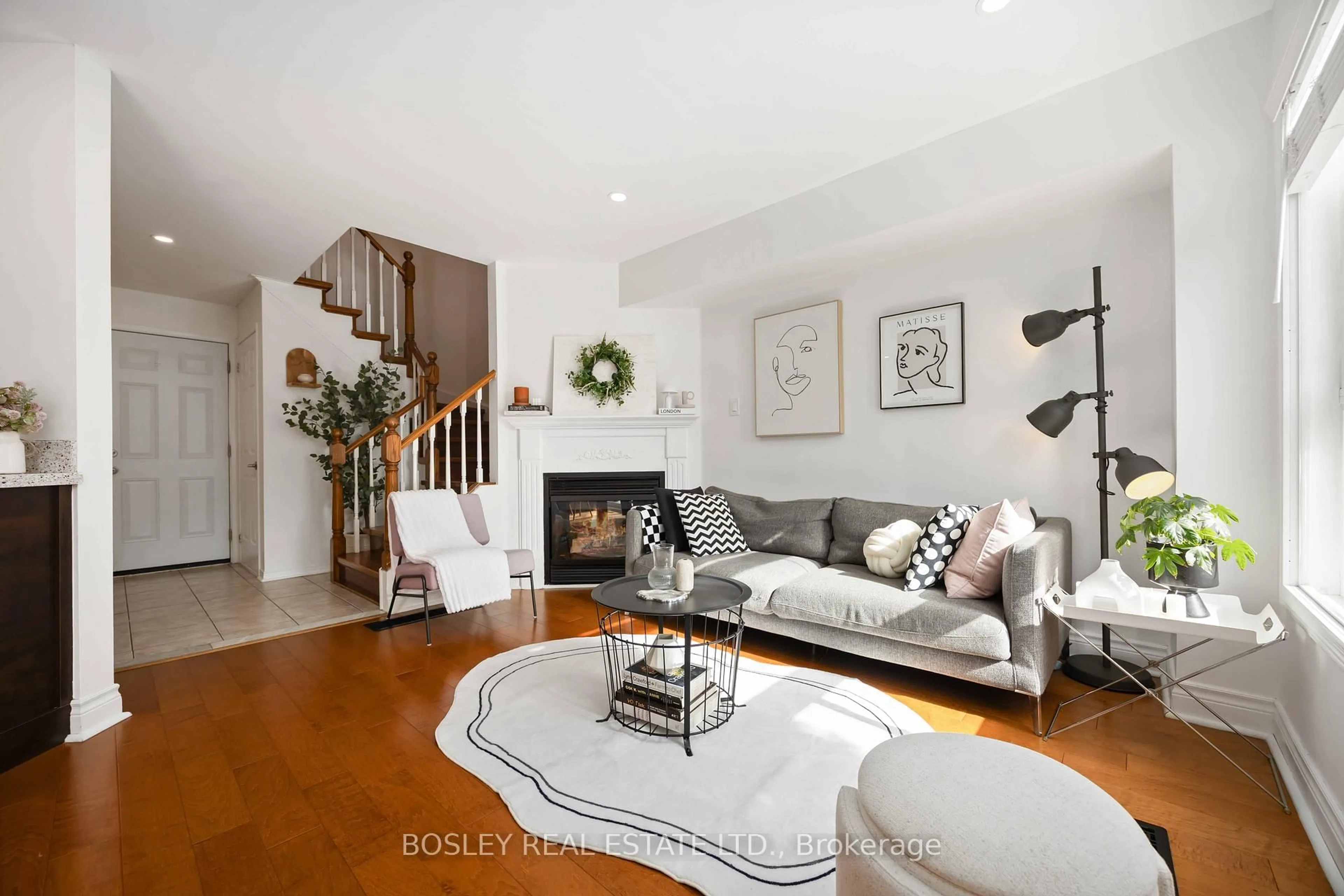 Living room with furniture, unknown for 57 Candlebrook Dr, Whitby Ontario L1R 2V6