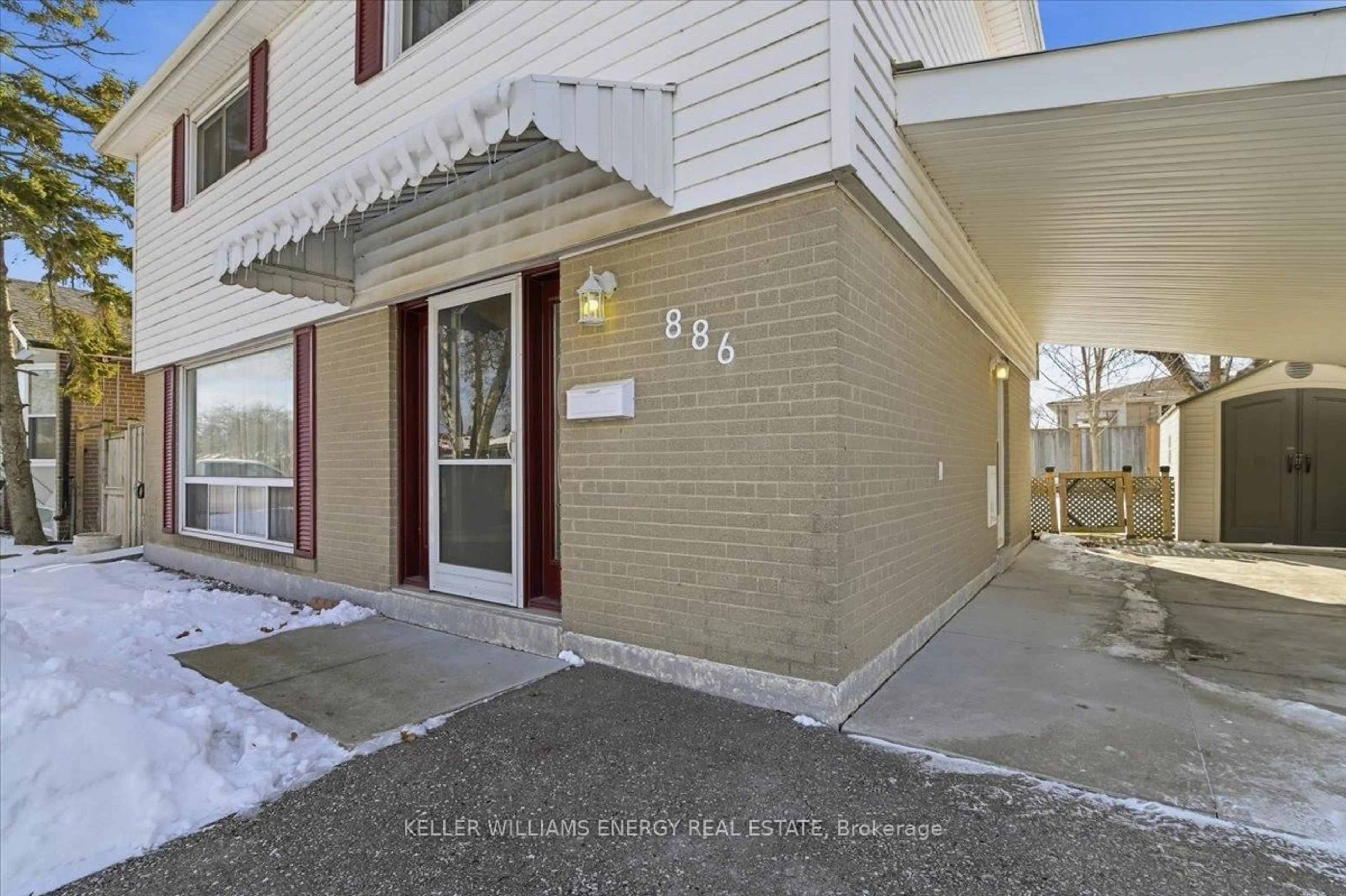 Unknown for 886 Antonio St, Pickering Ontario L1W 1T3