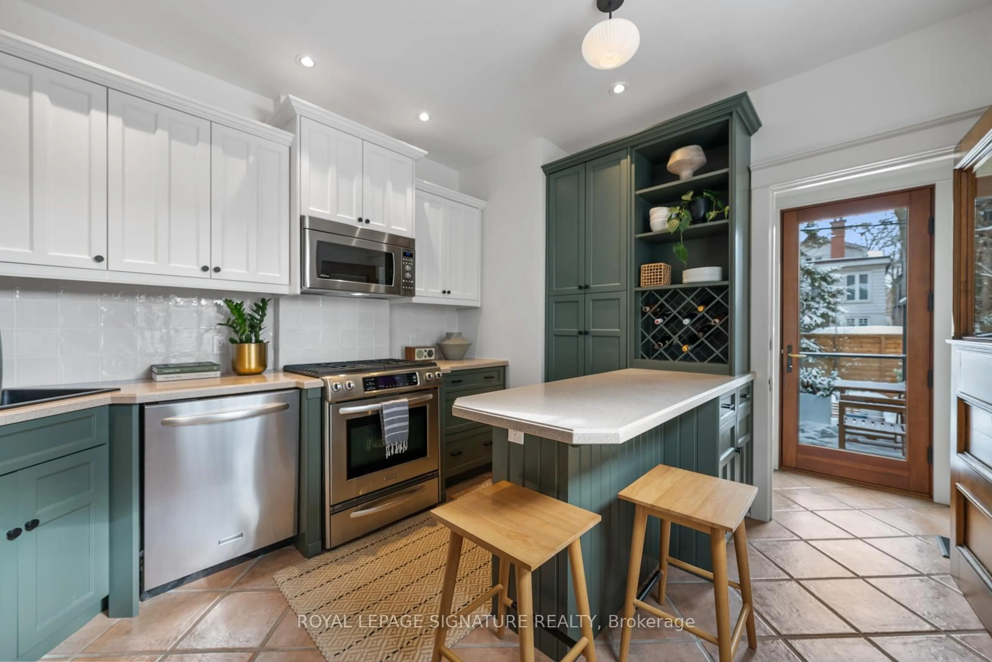 Open concept kitchen, ceramic/tile floor for 101 Silver Birch Ave, Toronto Ontario M4E 3L3