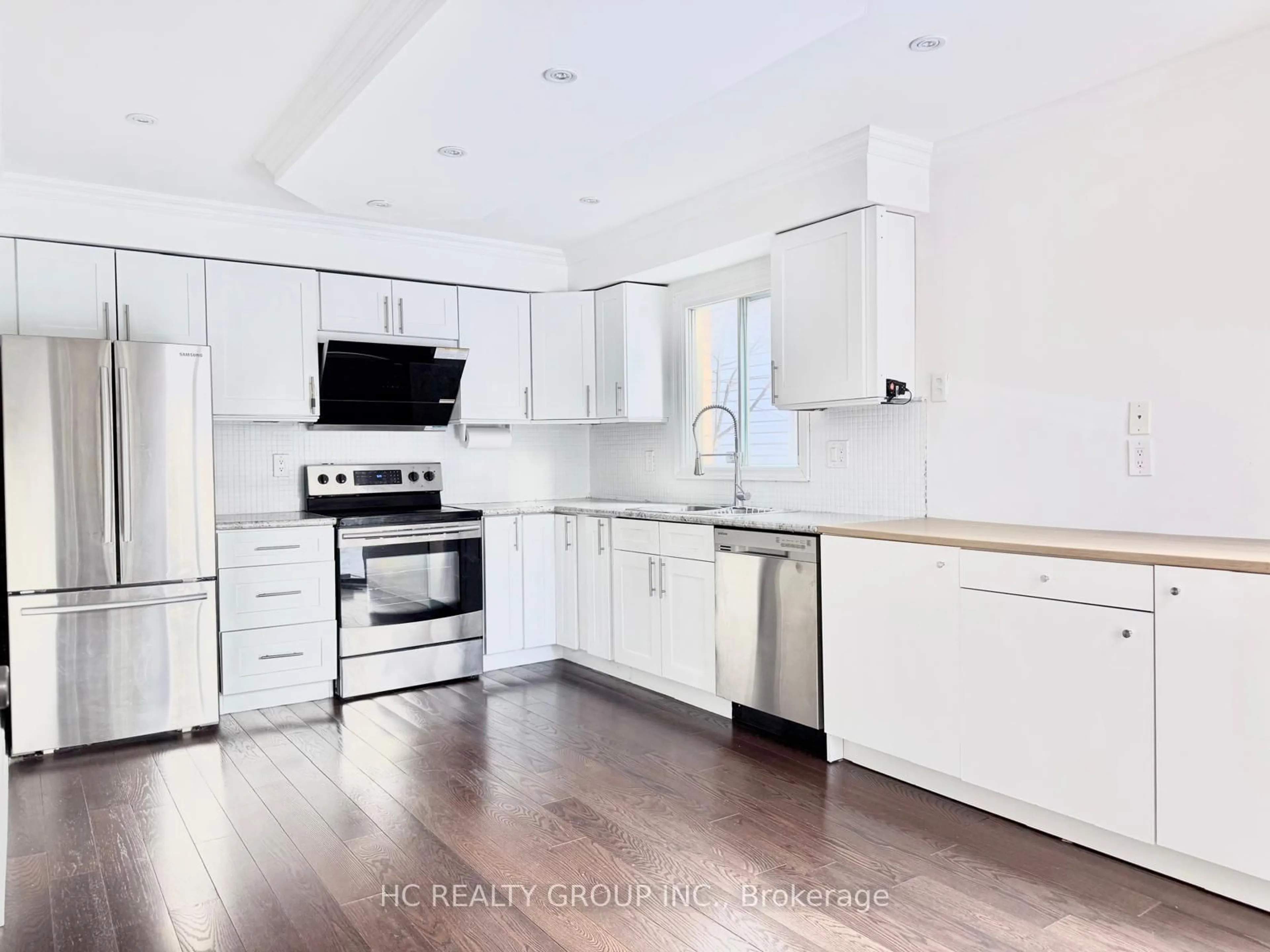 Open concept kitchen, unknown for 1603 Mcbrady Cres, Pickering Ontario L1X 2B6