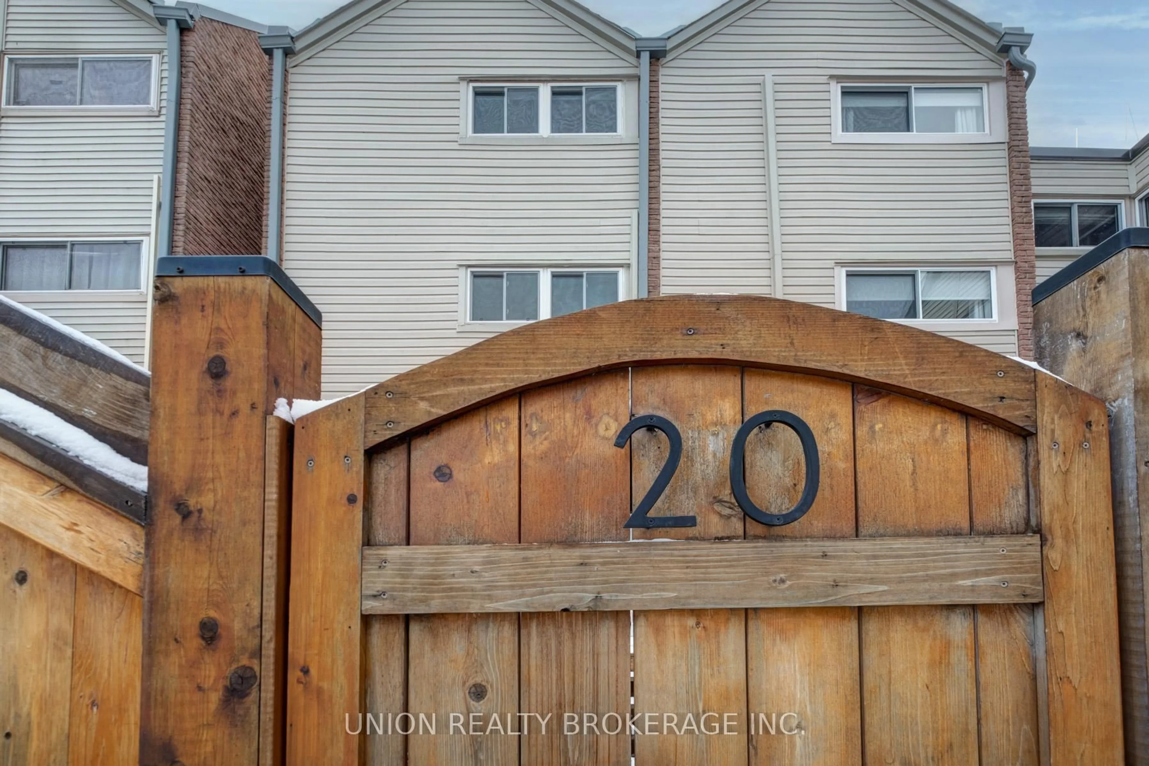 Indoor entryway for 1666 Queen St #20, Toronto Ontario M4L 1G3