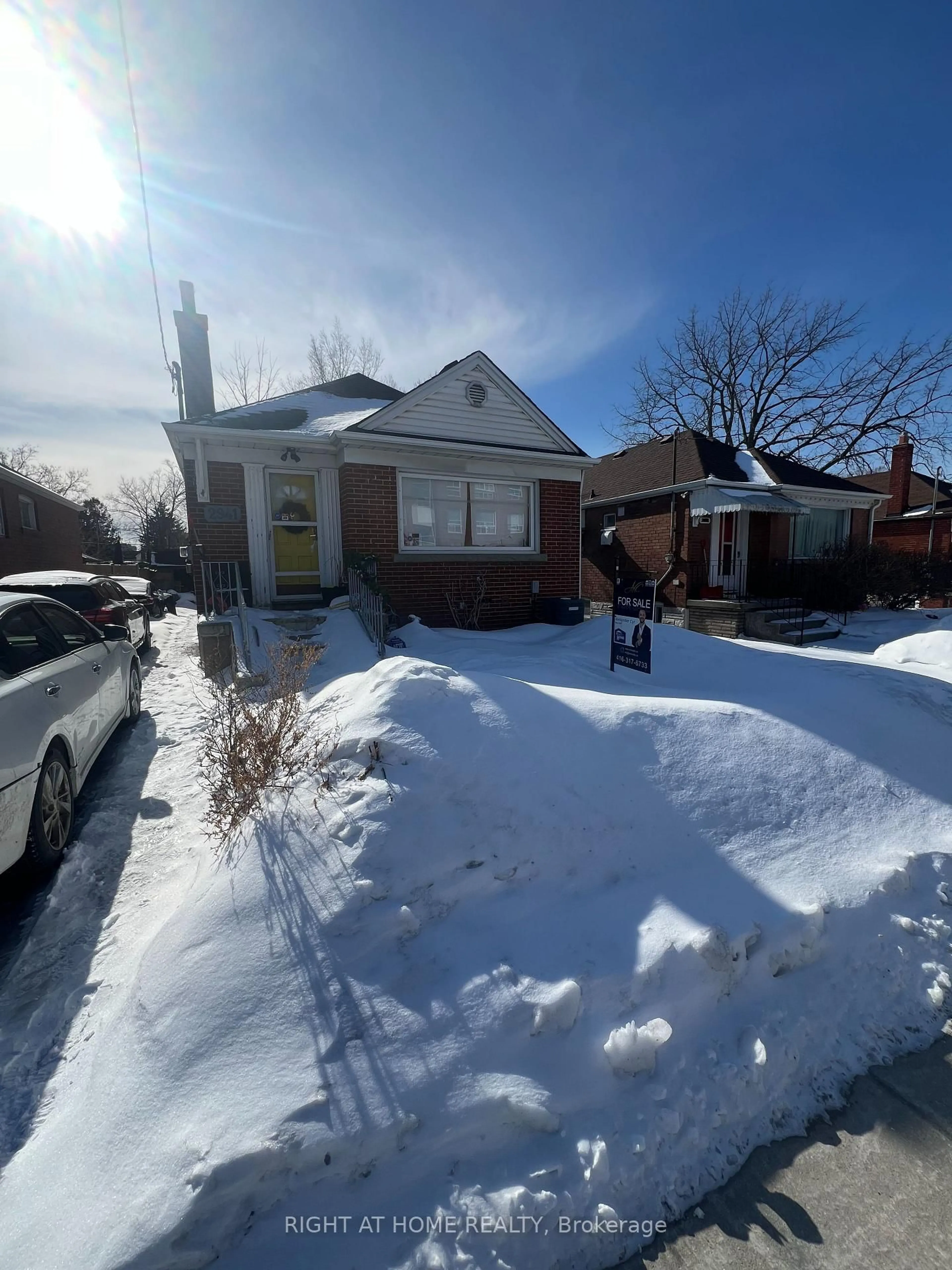 A pic from outside/outdoor area/front of a property/back of a property/a pic from drone, street for 2941 St Clair Ave, Toronto Ontario M4B 1N9