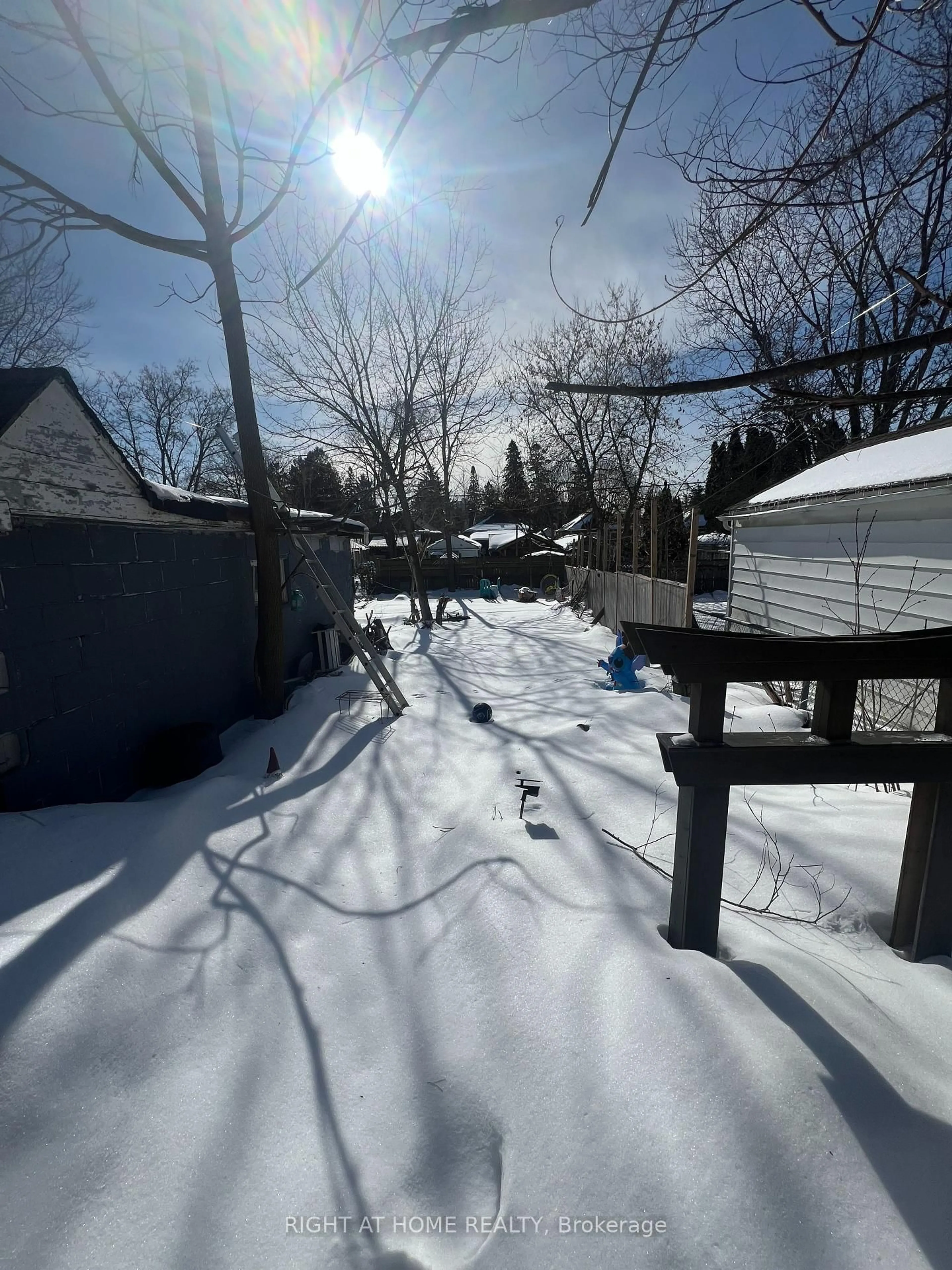 Unknown for 2941 St Clair Ave, Toronto Ontario M4B 1N9